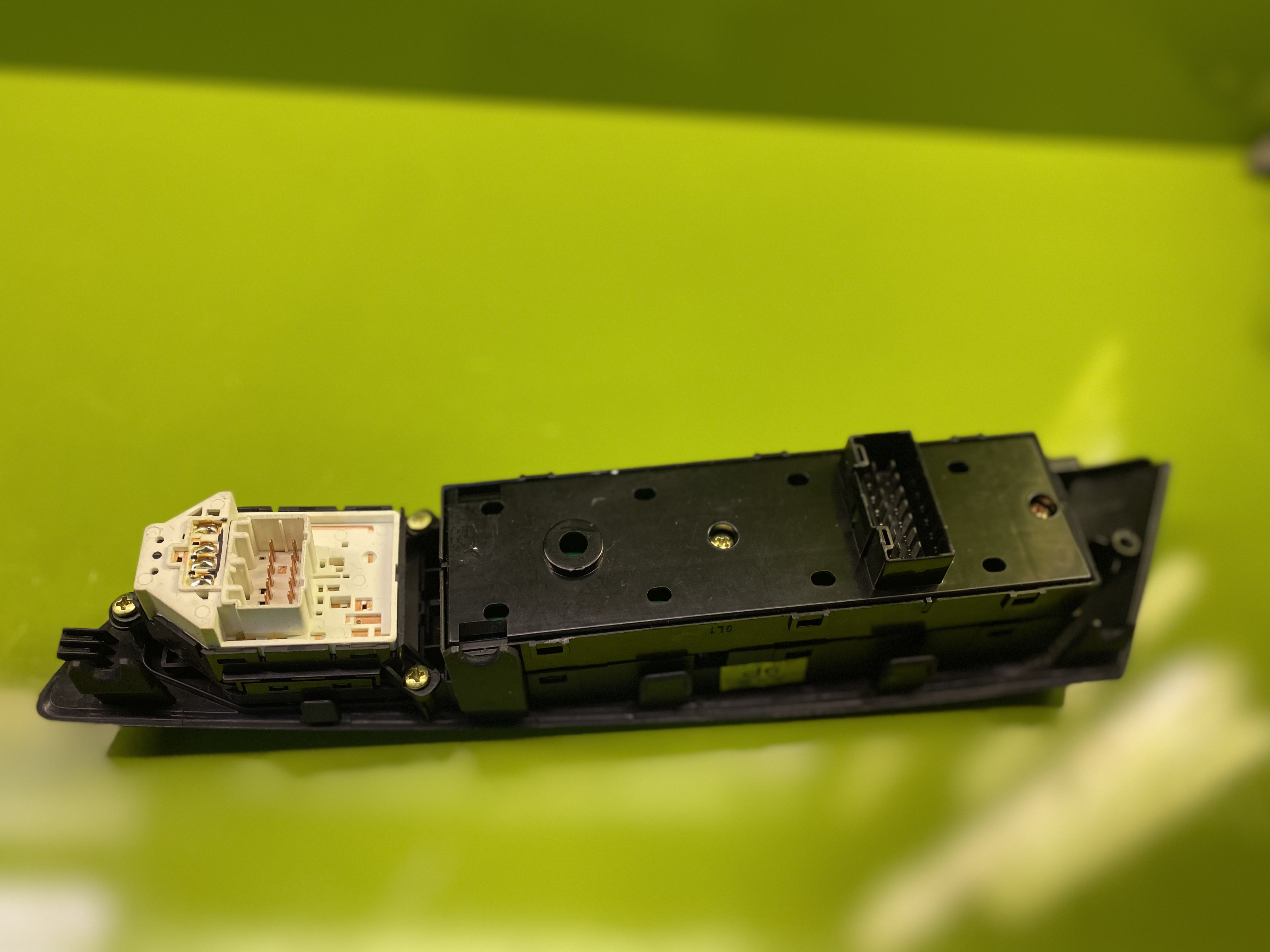 کلید شیشه بالابر چپ هیوندای توسان کامل