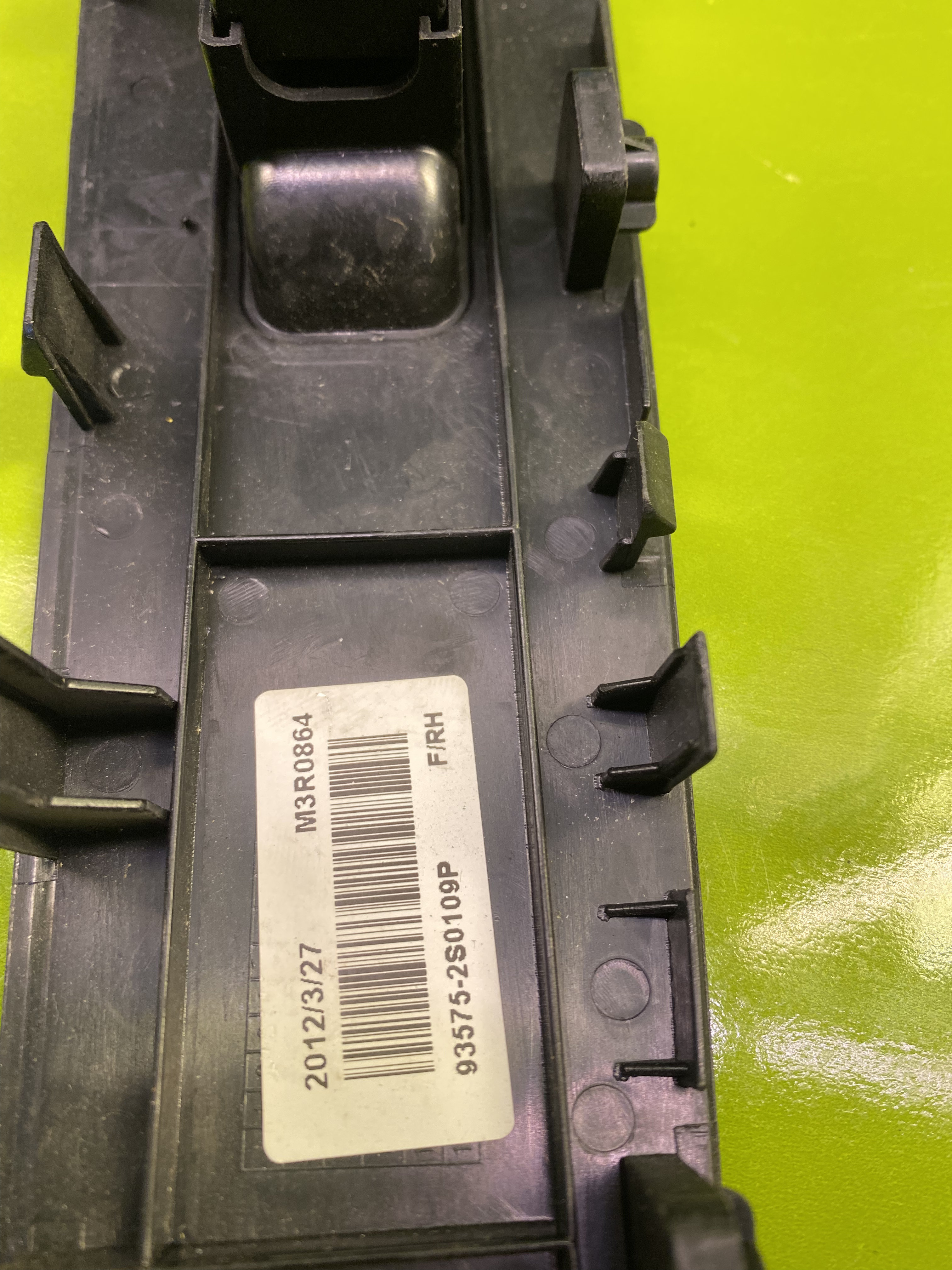 کلید شیشه بالابر درب جلو راست با قاب