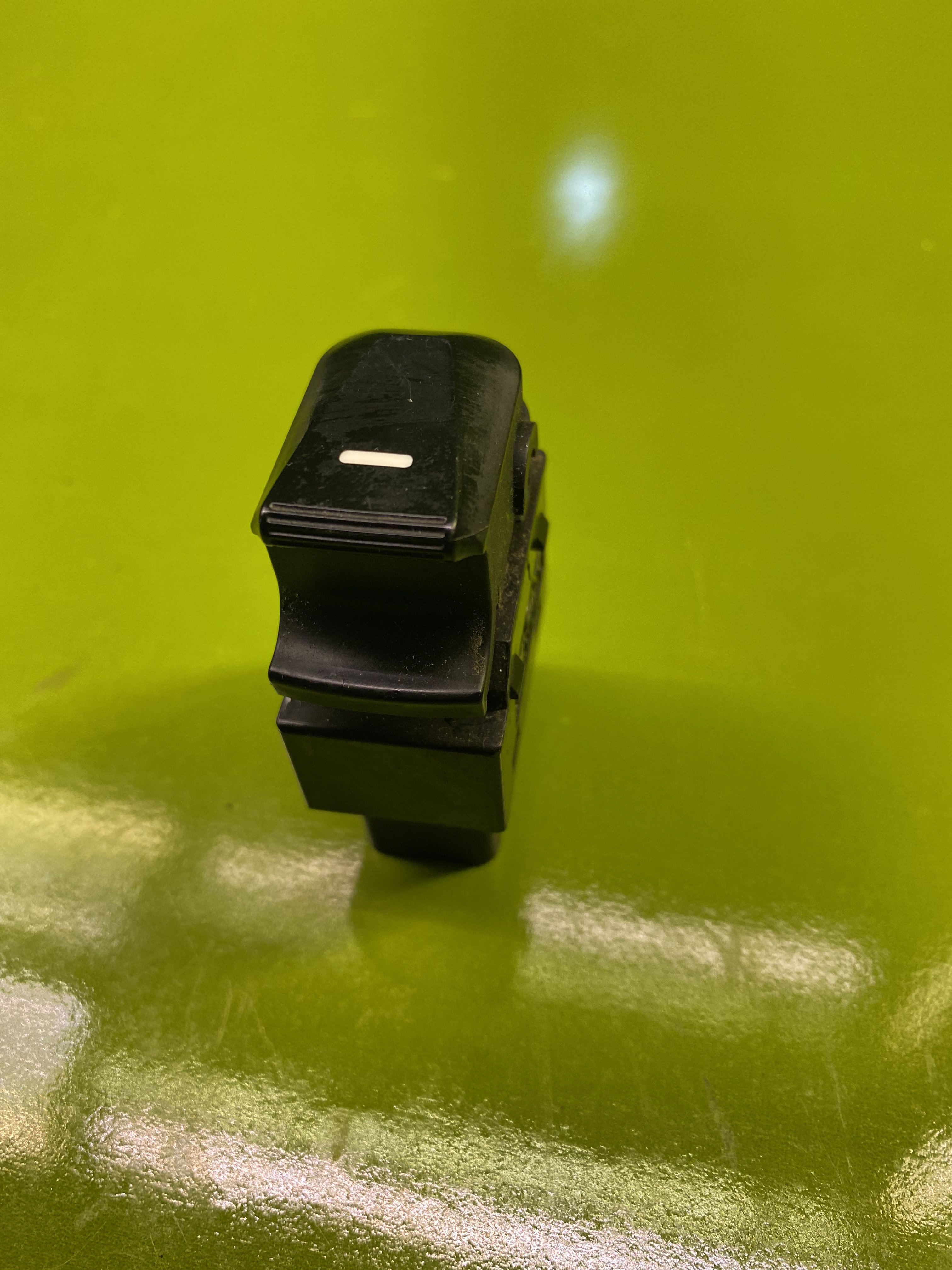 کلید بالابر شیشه