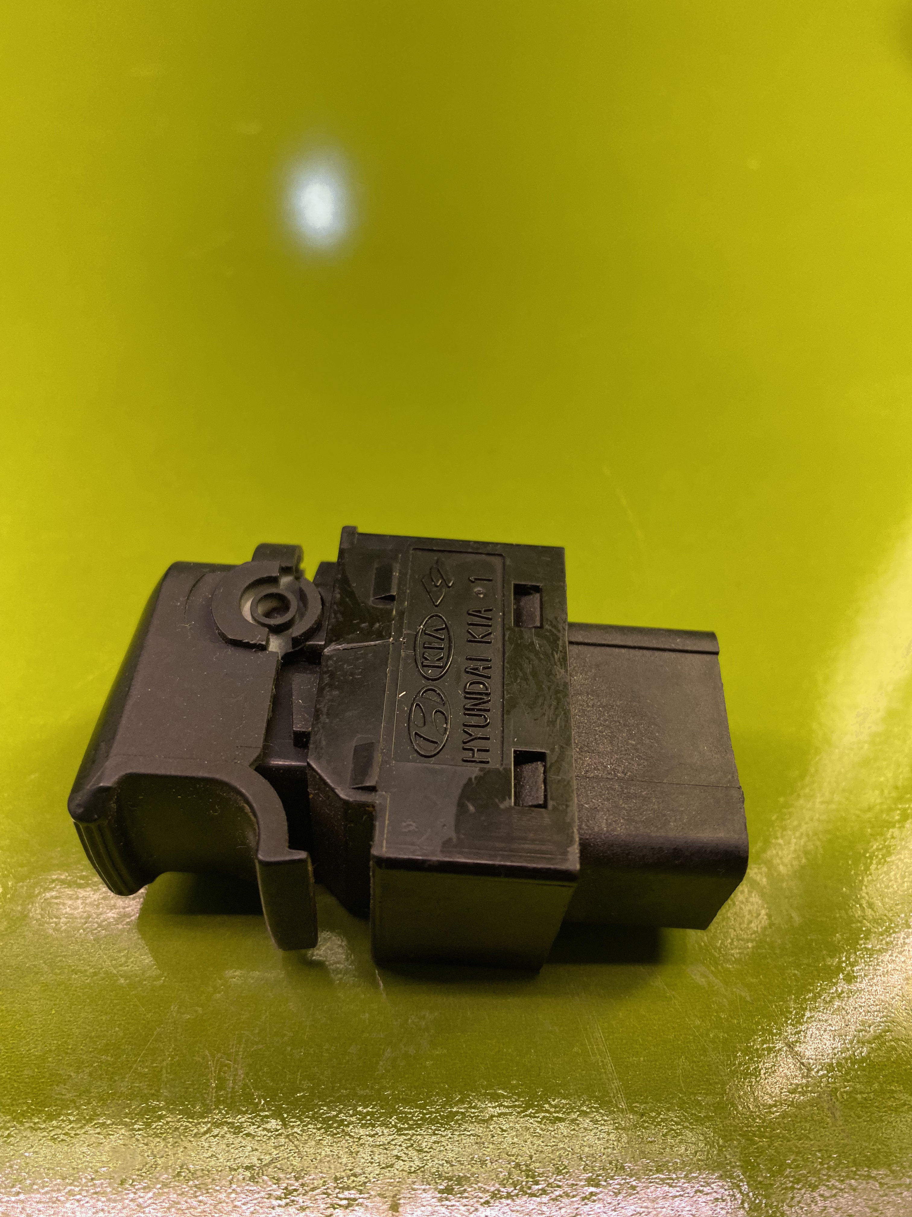 کلید بالابر شیشه