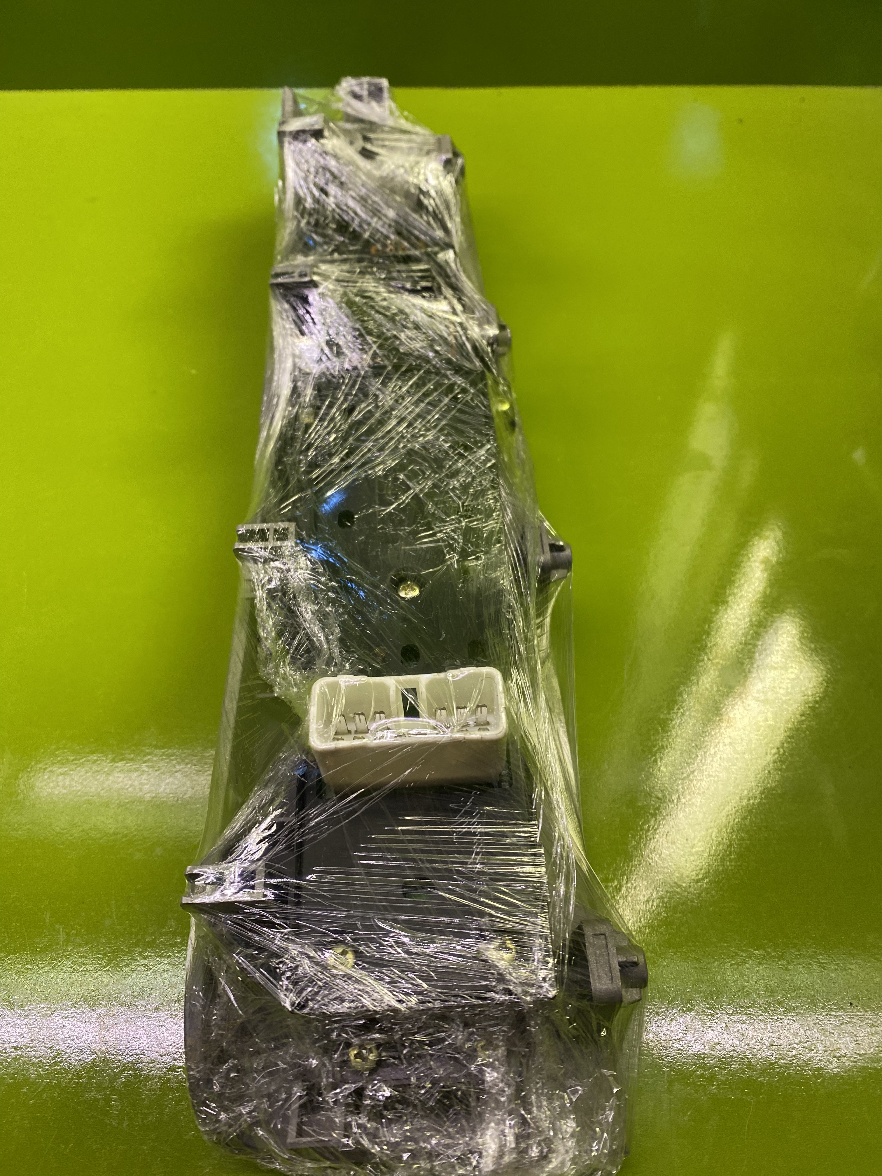 کلید کنترل شیشه برقی هیوندای سانتافه