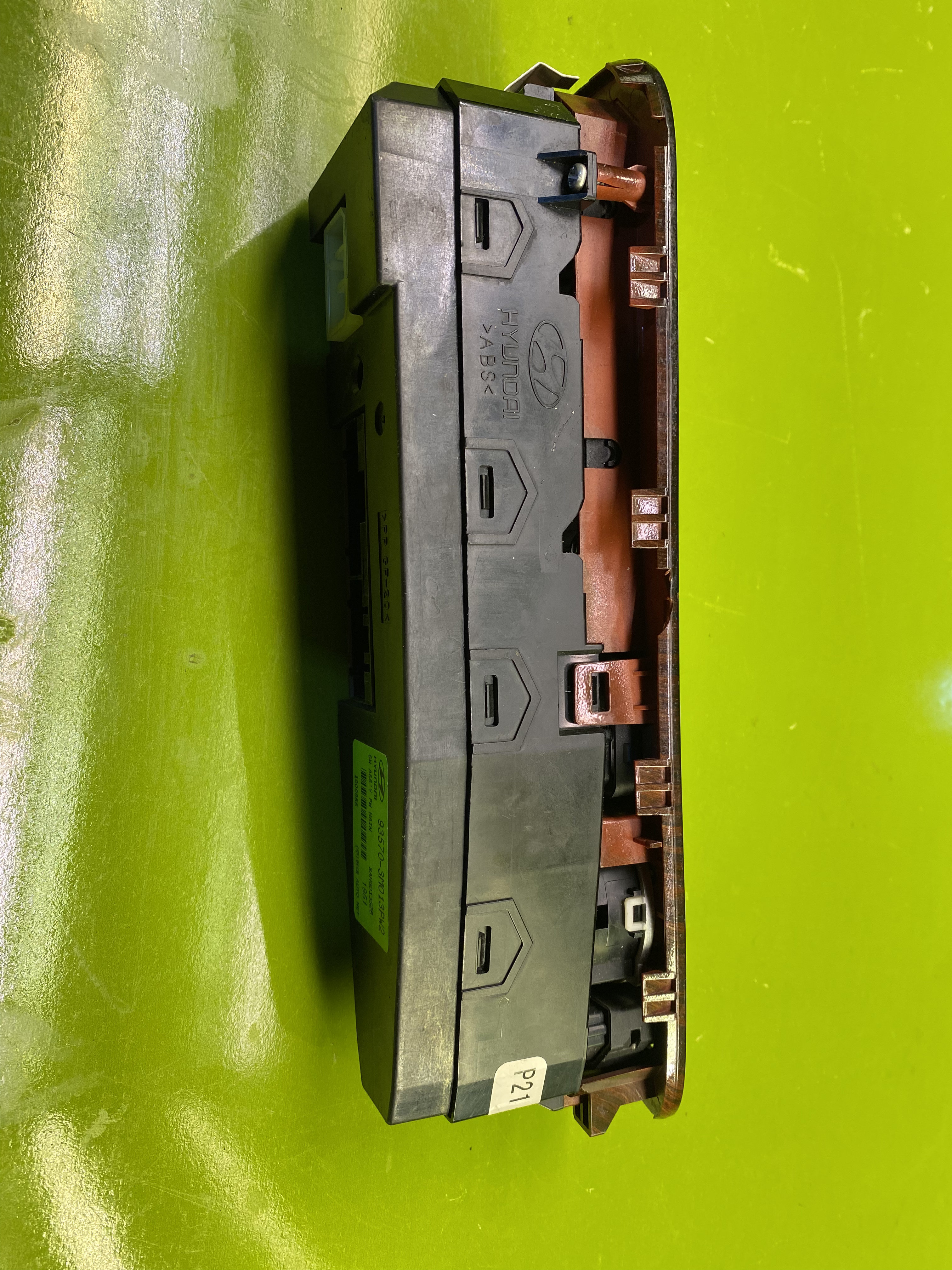 کلید کنترل درب جلو چپ-قهوه ای تیره جنسیس