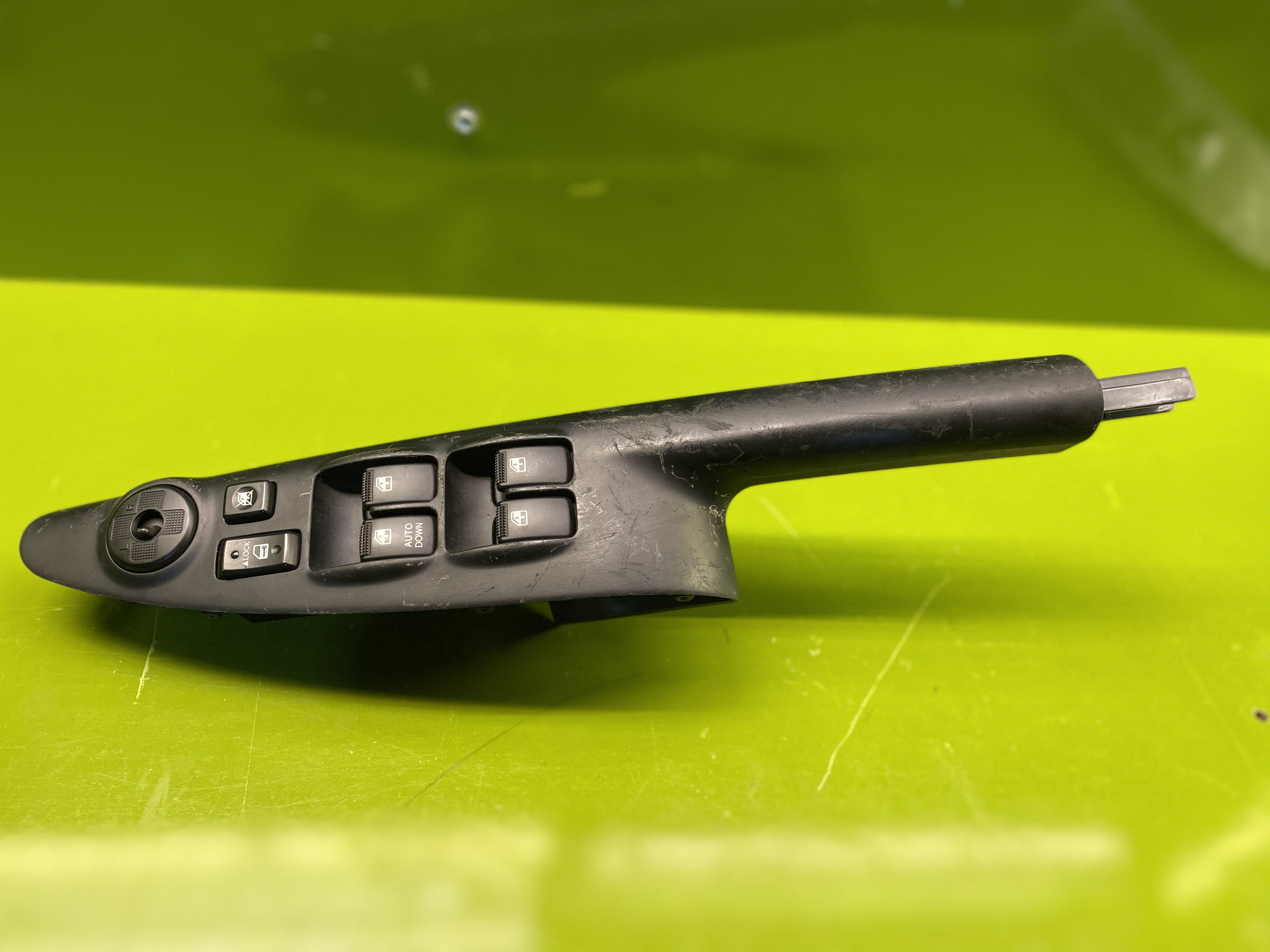 کلید بالابر شیشه هیوندای توسان