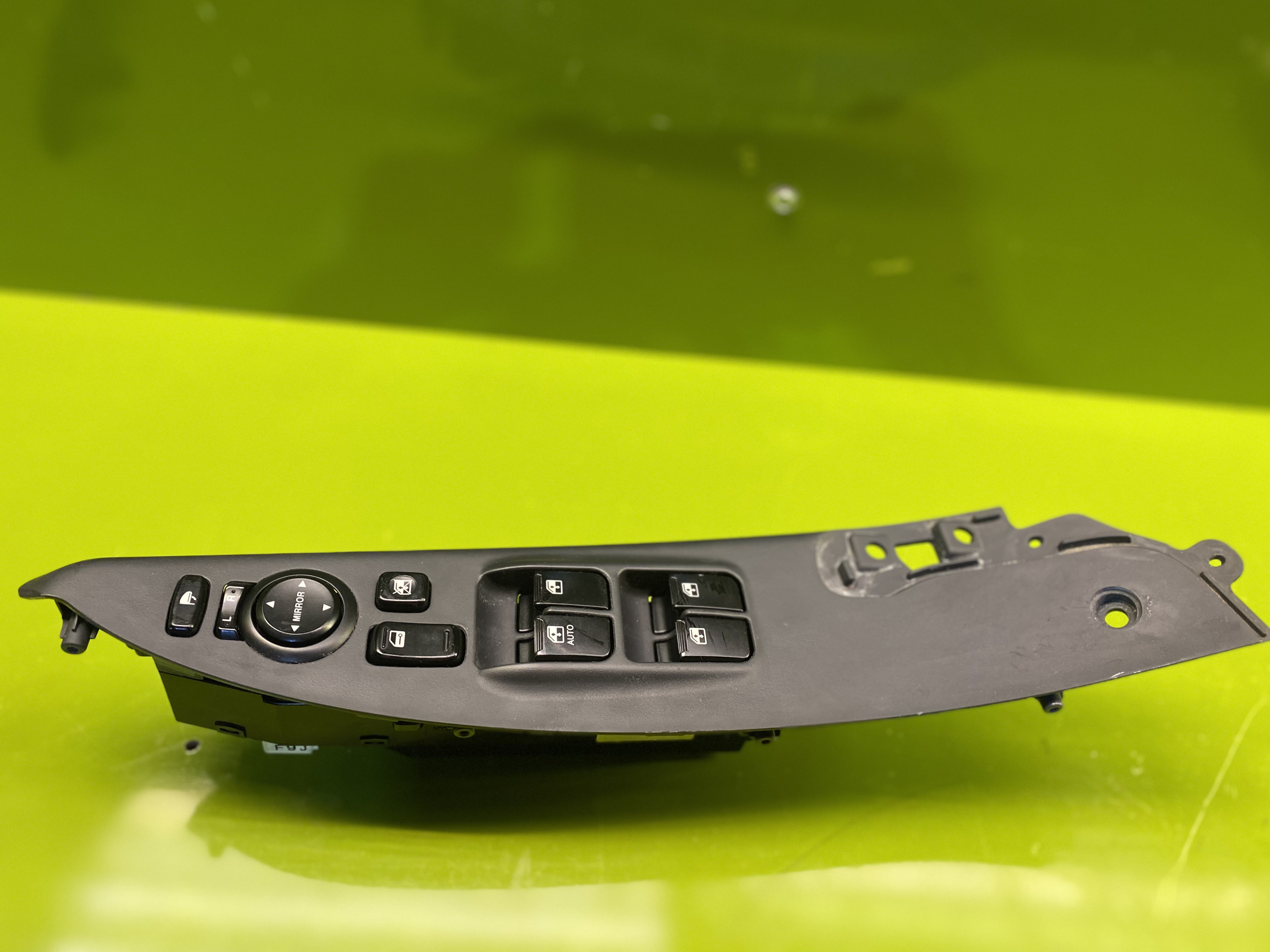 کلید پنجره برقی با قاب کامل 