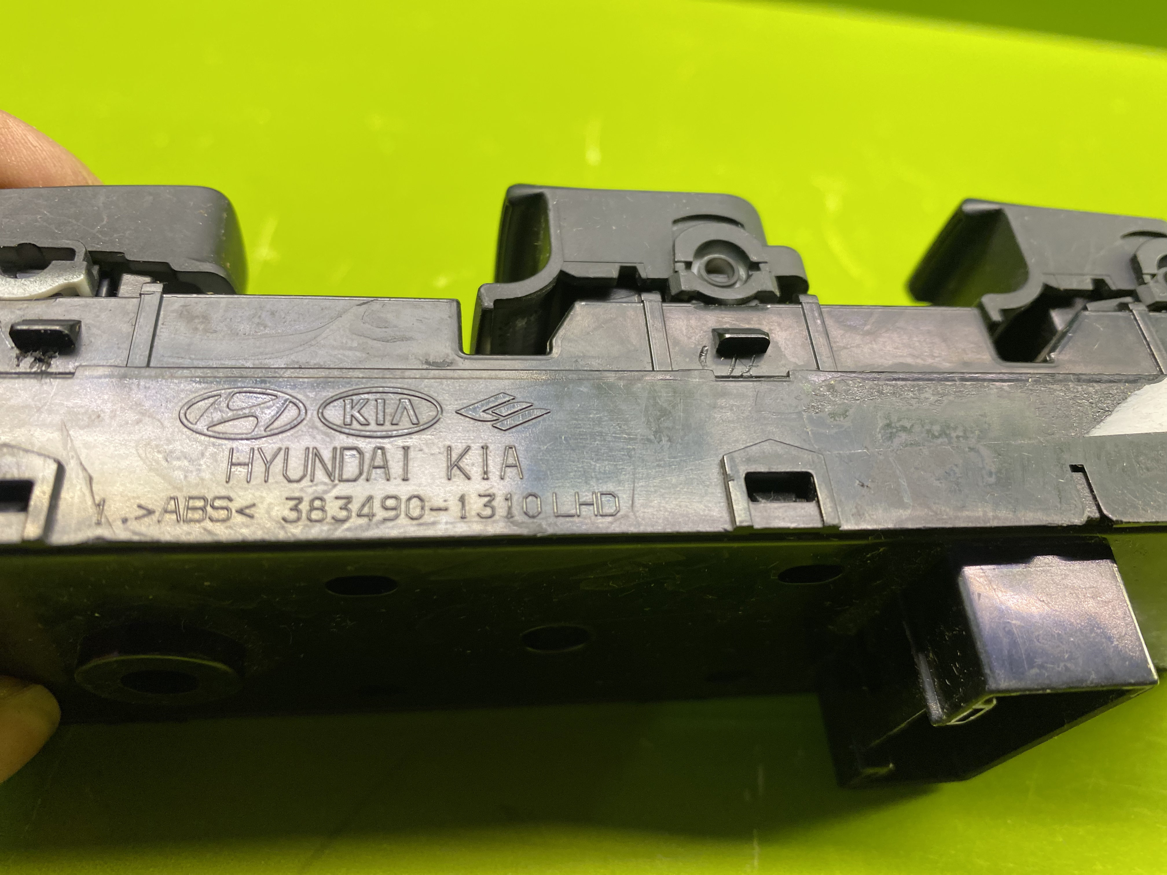 سوییچ پنجره برقی جلو سمت چپ