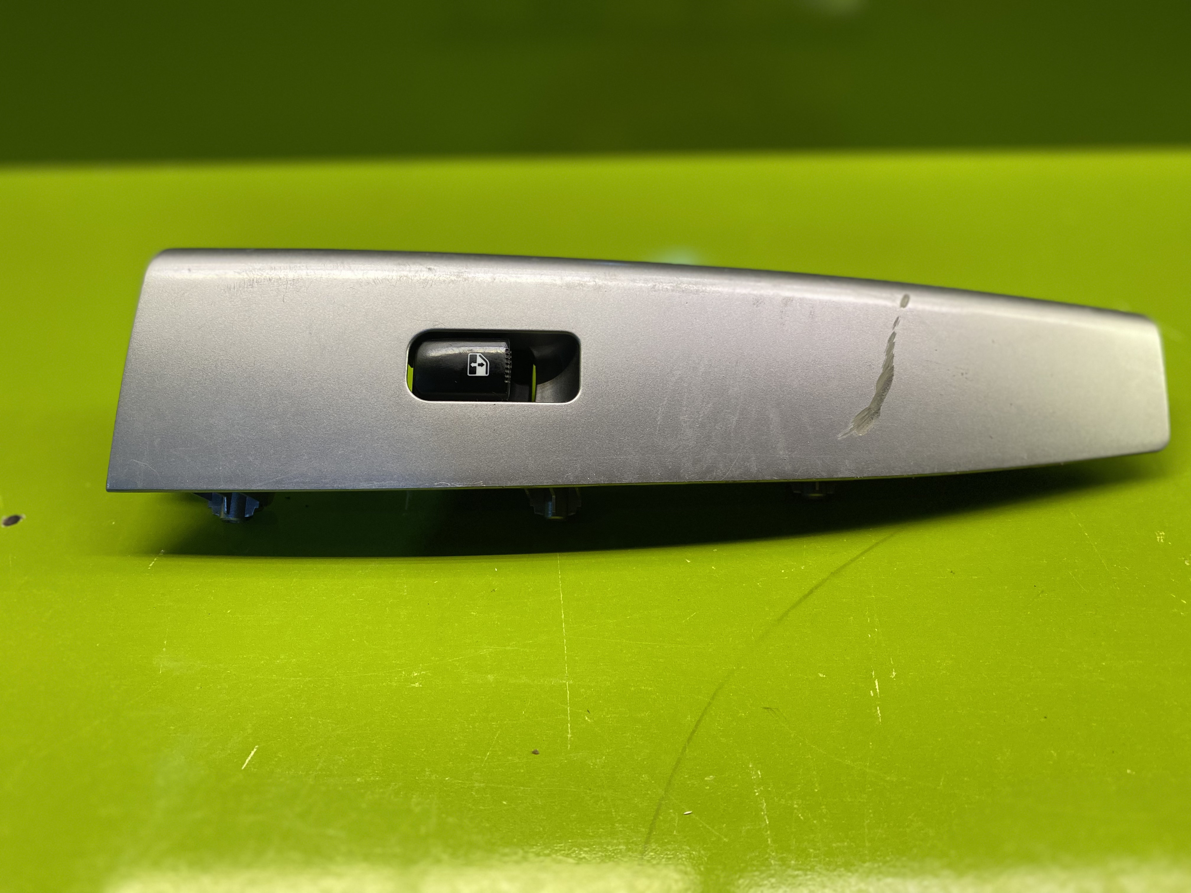 کلید بالابر شیشه