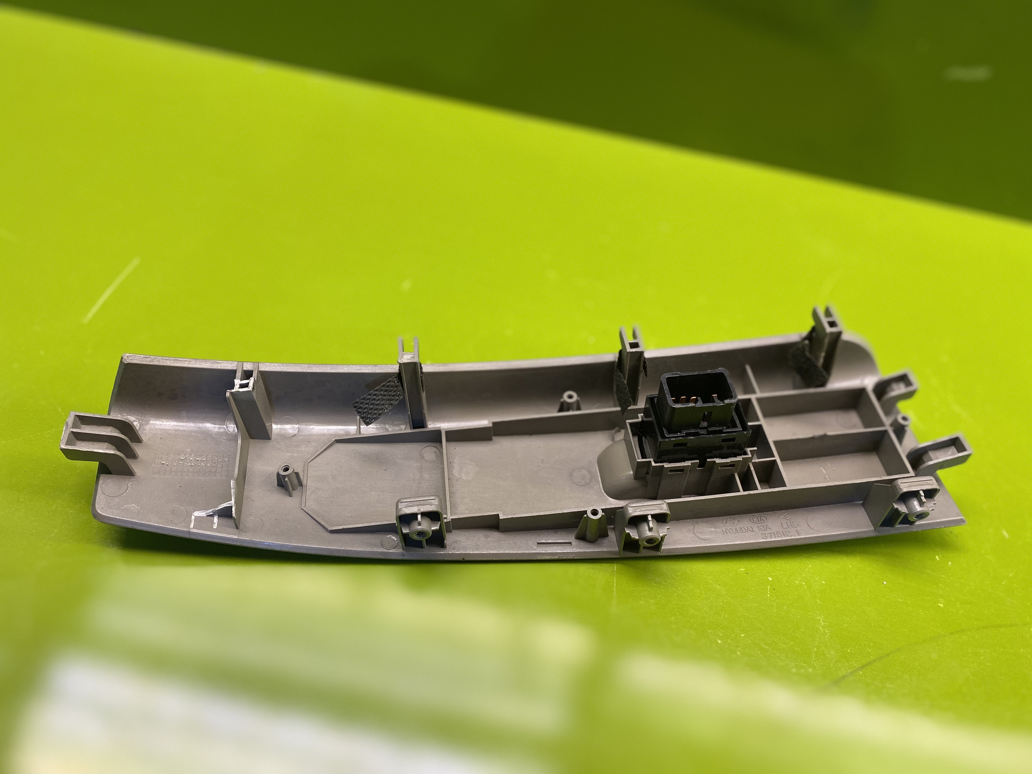 کلید بالابر شیشه