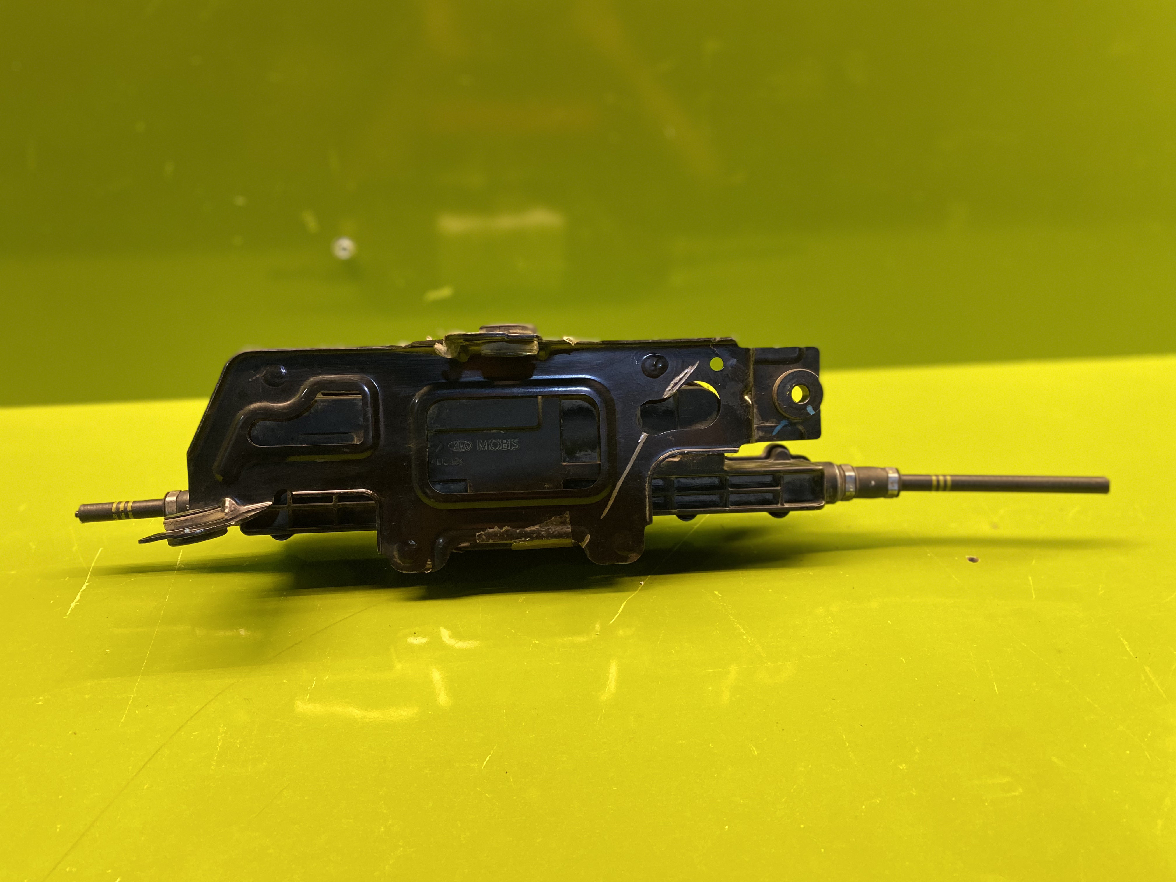 ترمز دستی الکترونیک