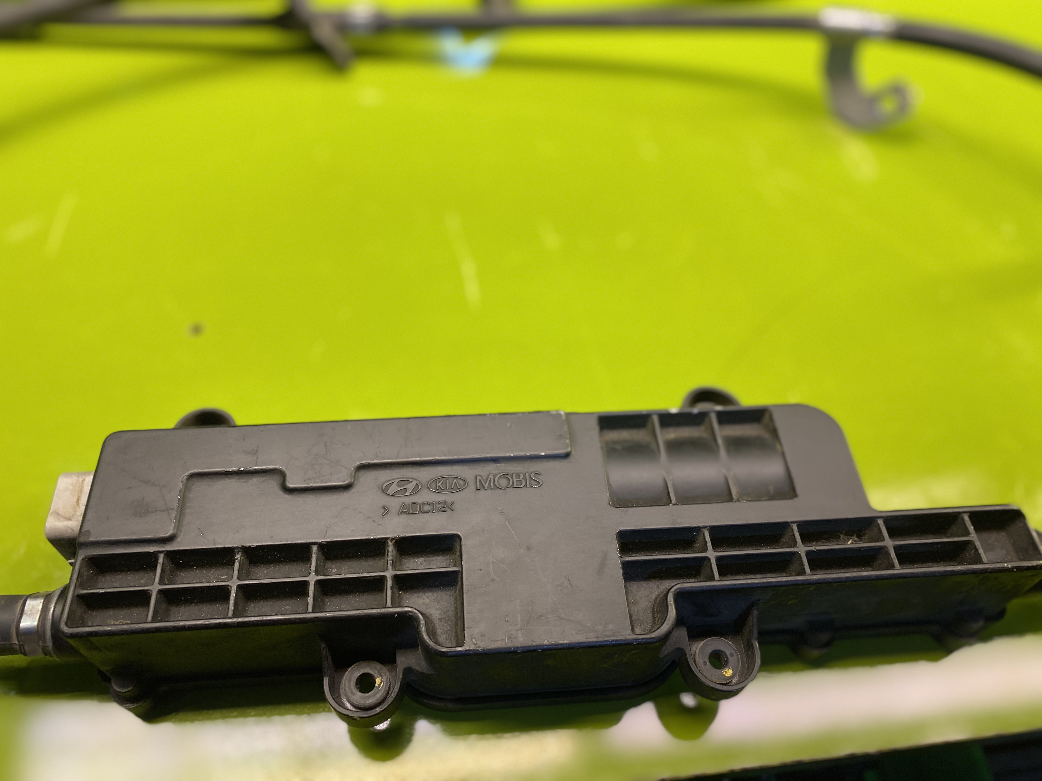 ترمز دستی الکترونیک