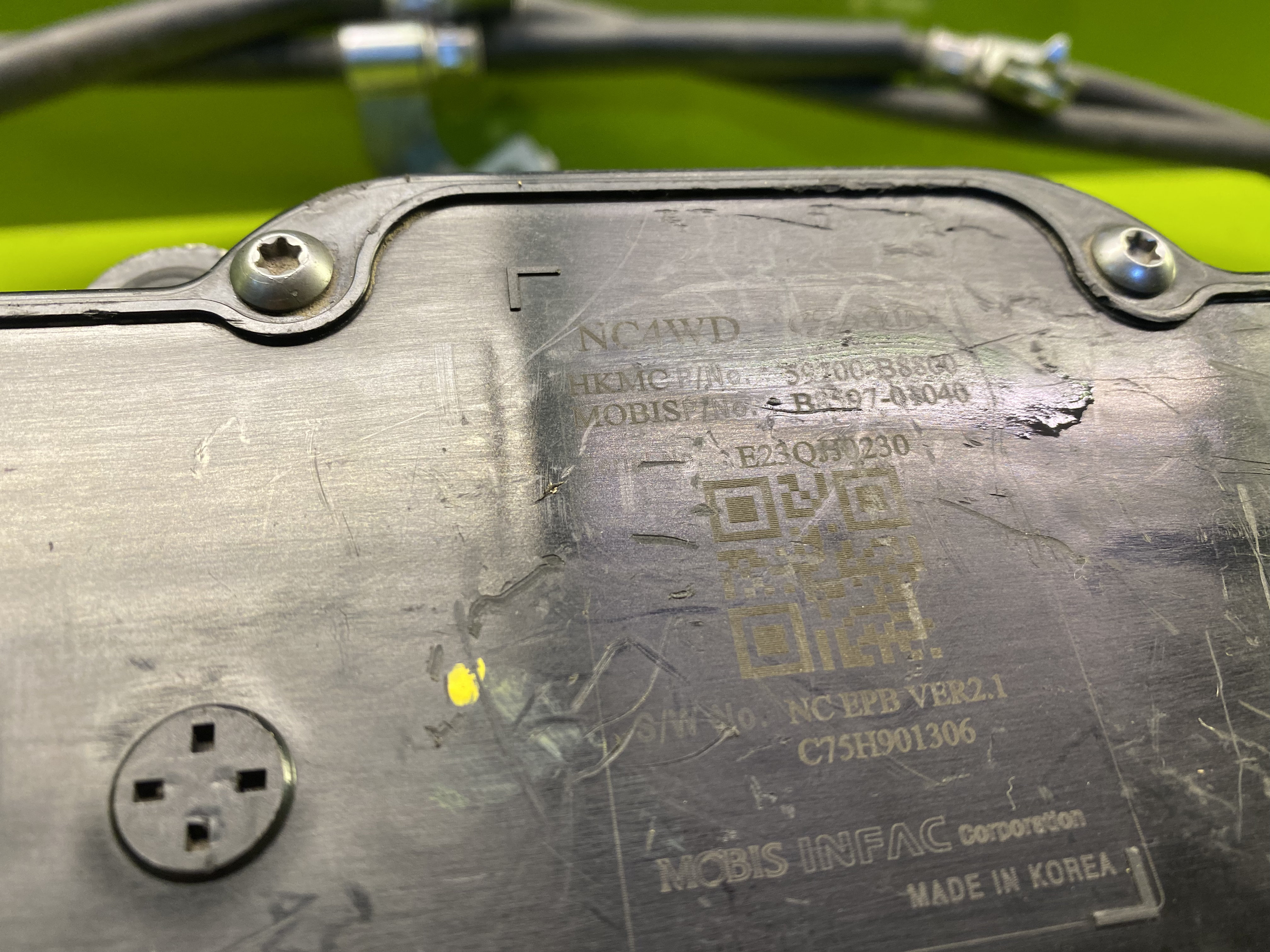 ترمز دستی الکترونیک