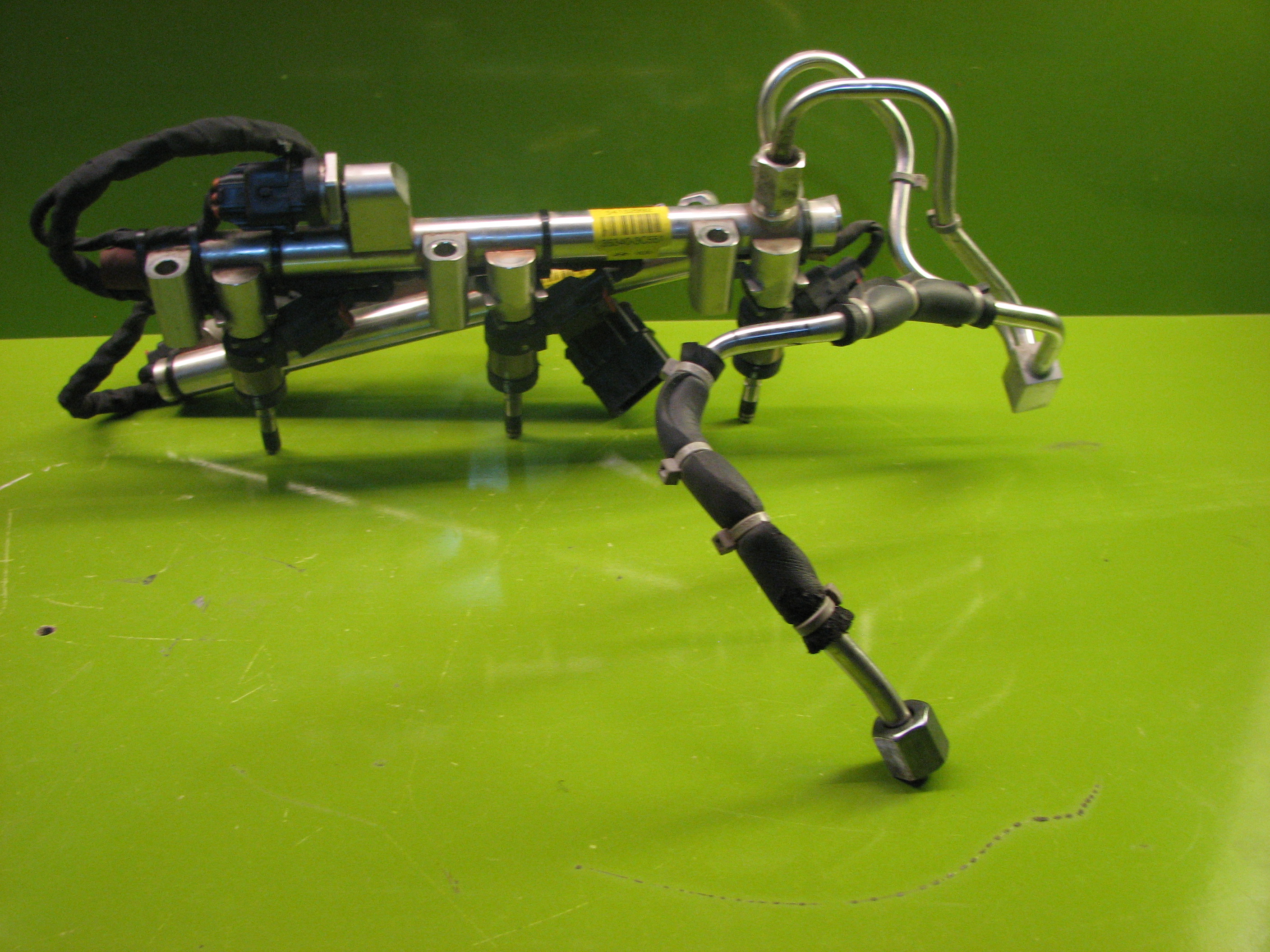 ریل سوخت و انژکتور جنسیس کامل 