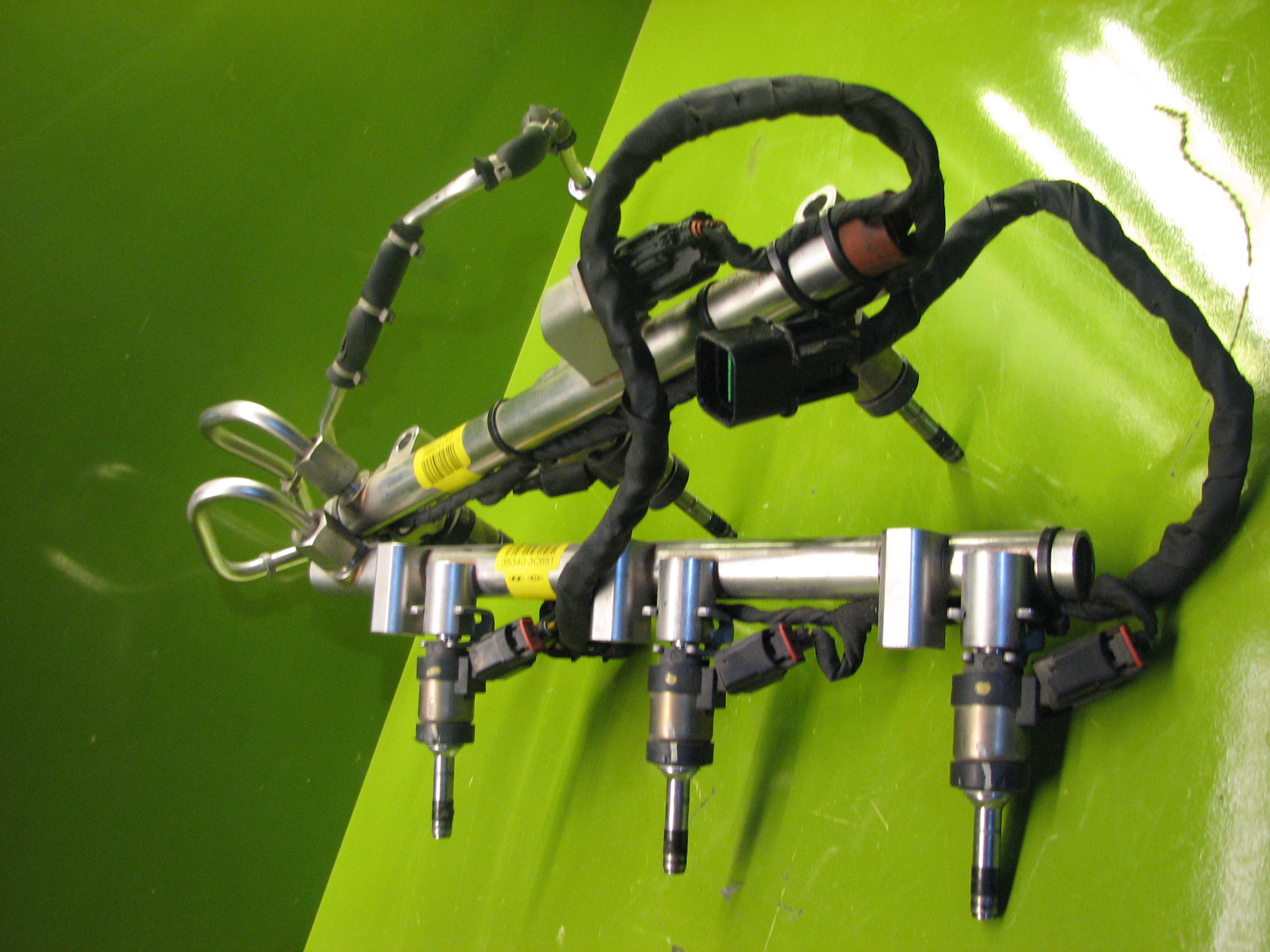 ریل سوخت و انژکتور جنسیس کامل 