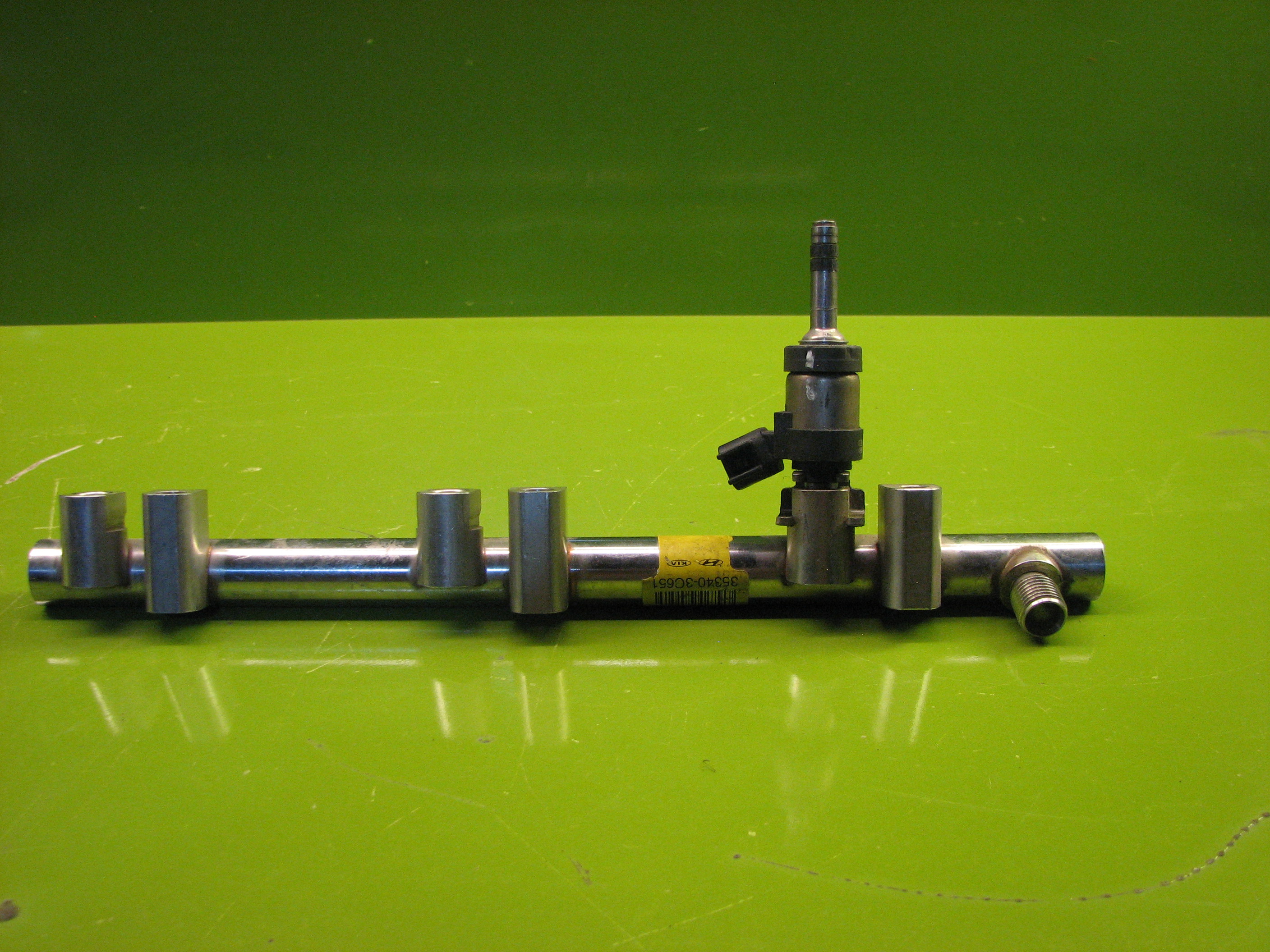 ریل سوخت و انژکتور جنسیس