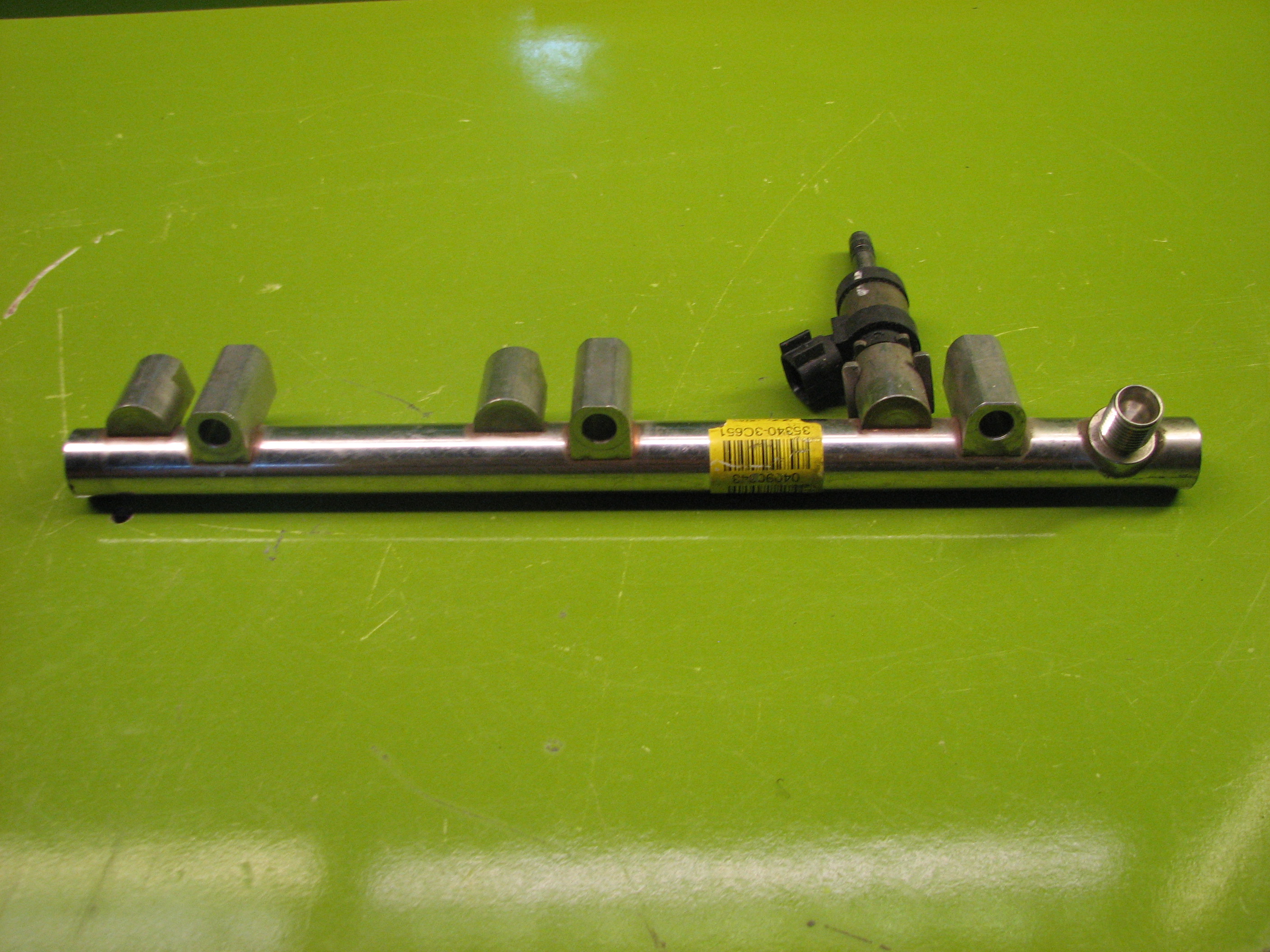 ریل سوخت و انژکتور جنسیس