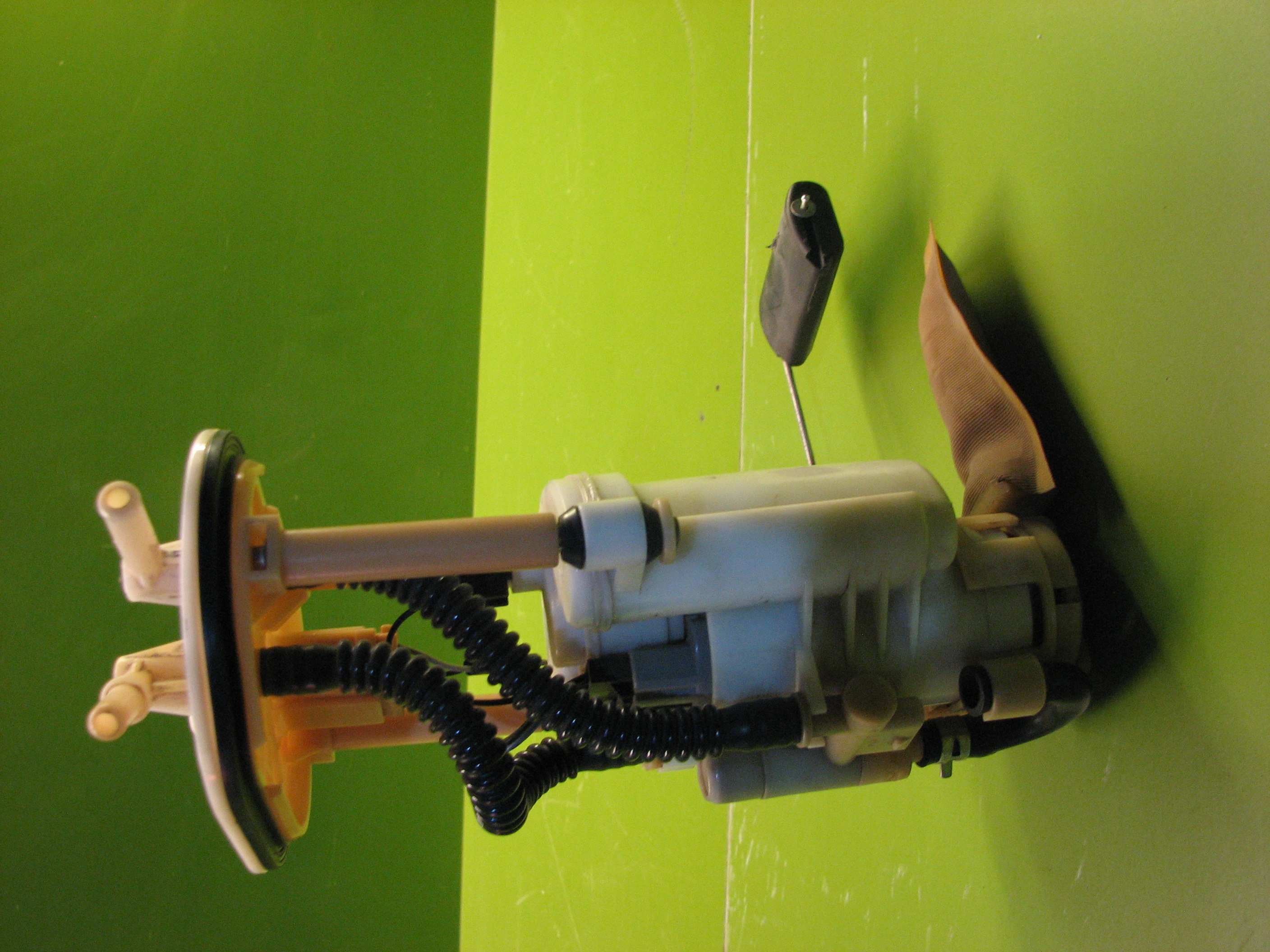 پمپ بنزین جنسیس سدان