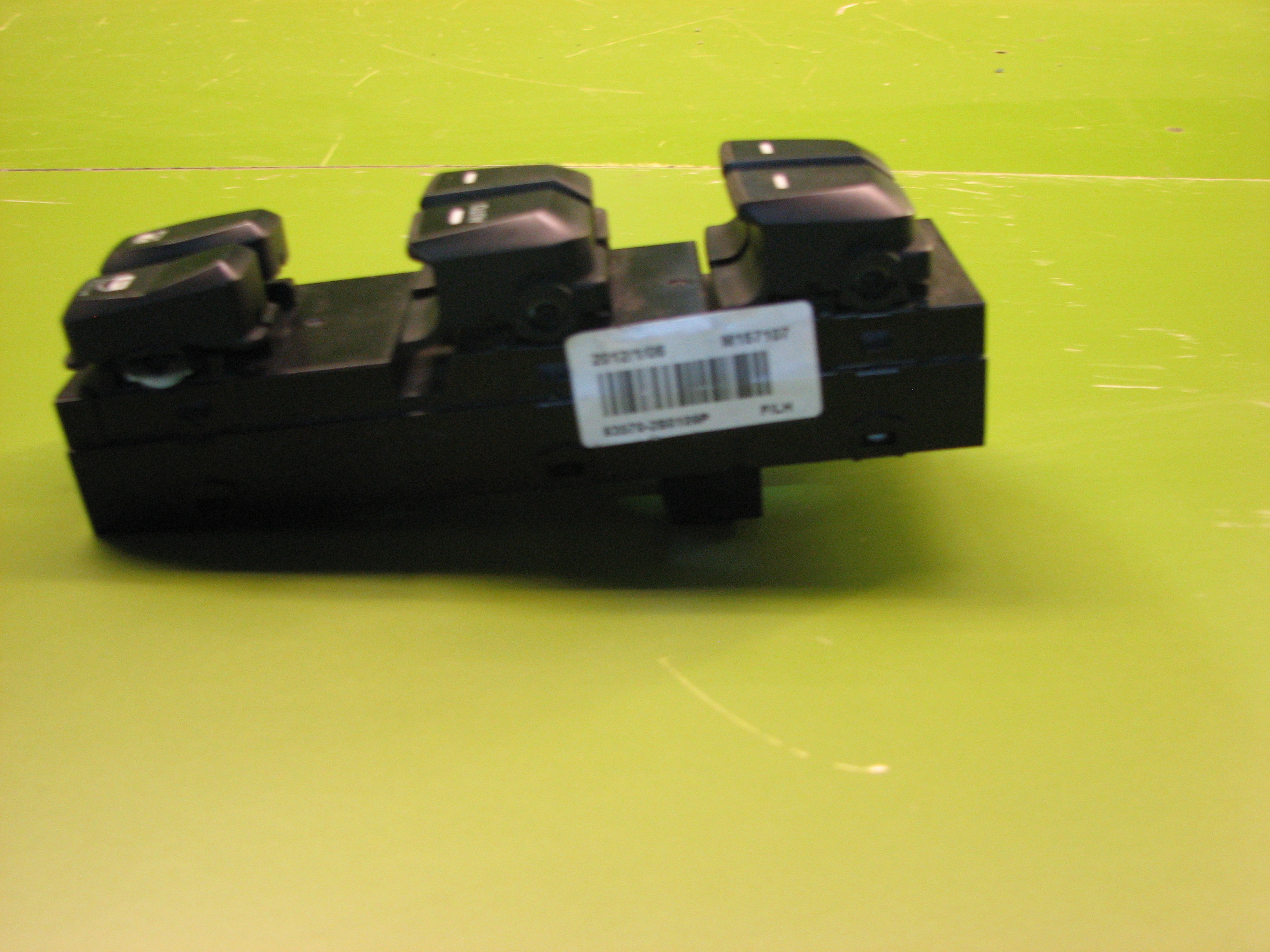 کلید شیشه بالابر چپ هیوندای توسان 