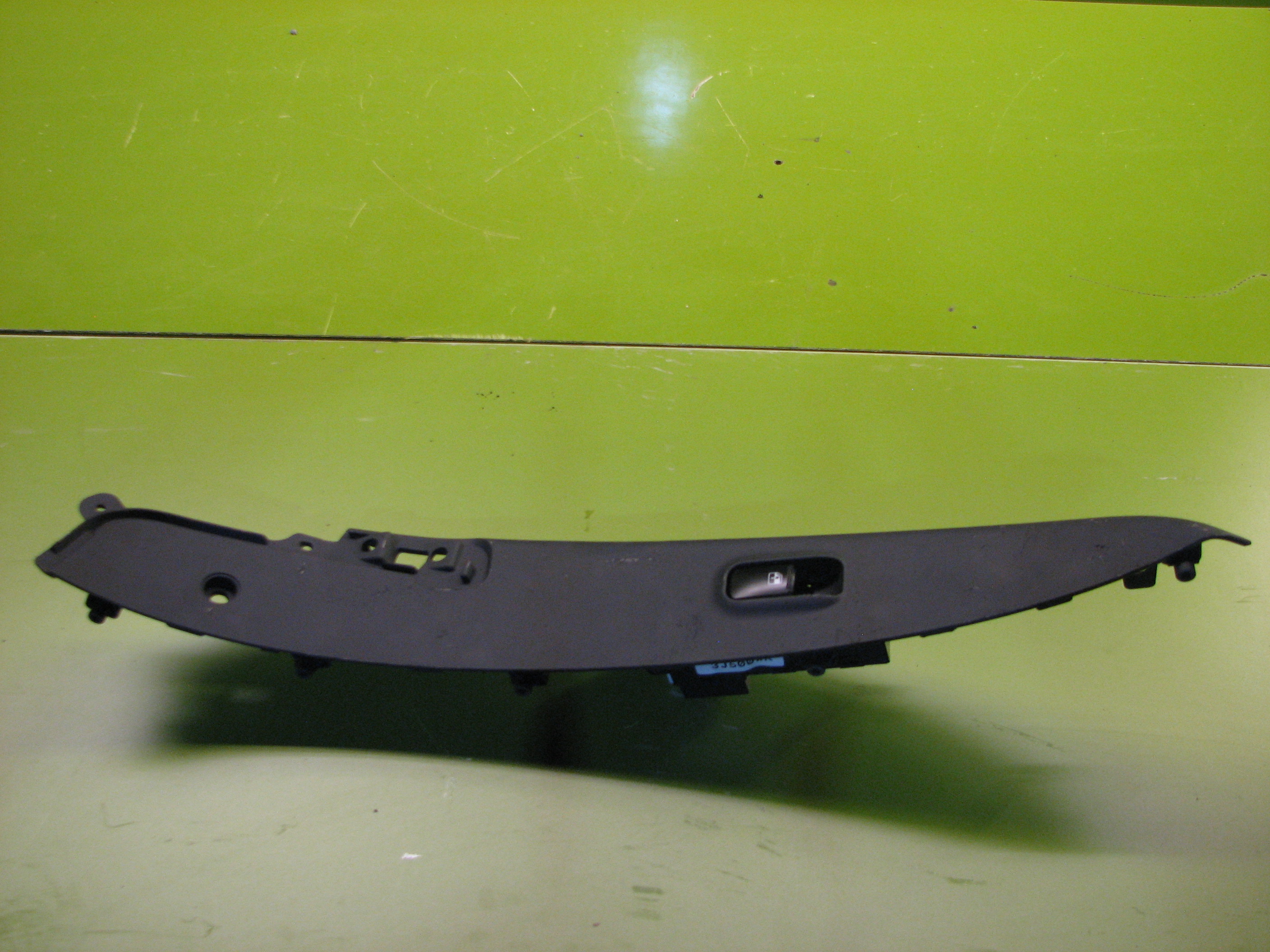 کلید شیشه برقی سانتافه با قاب