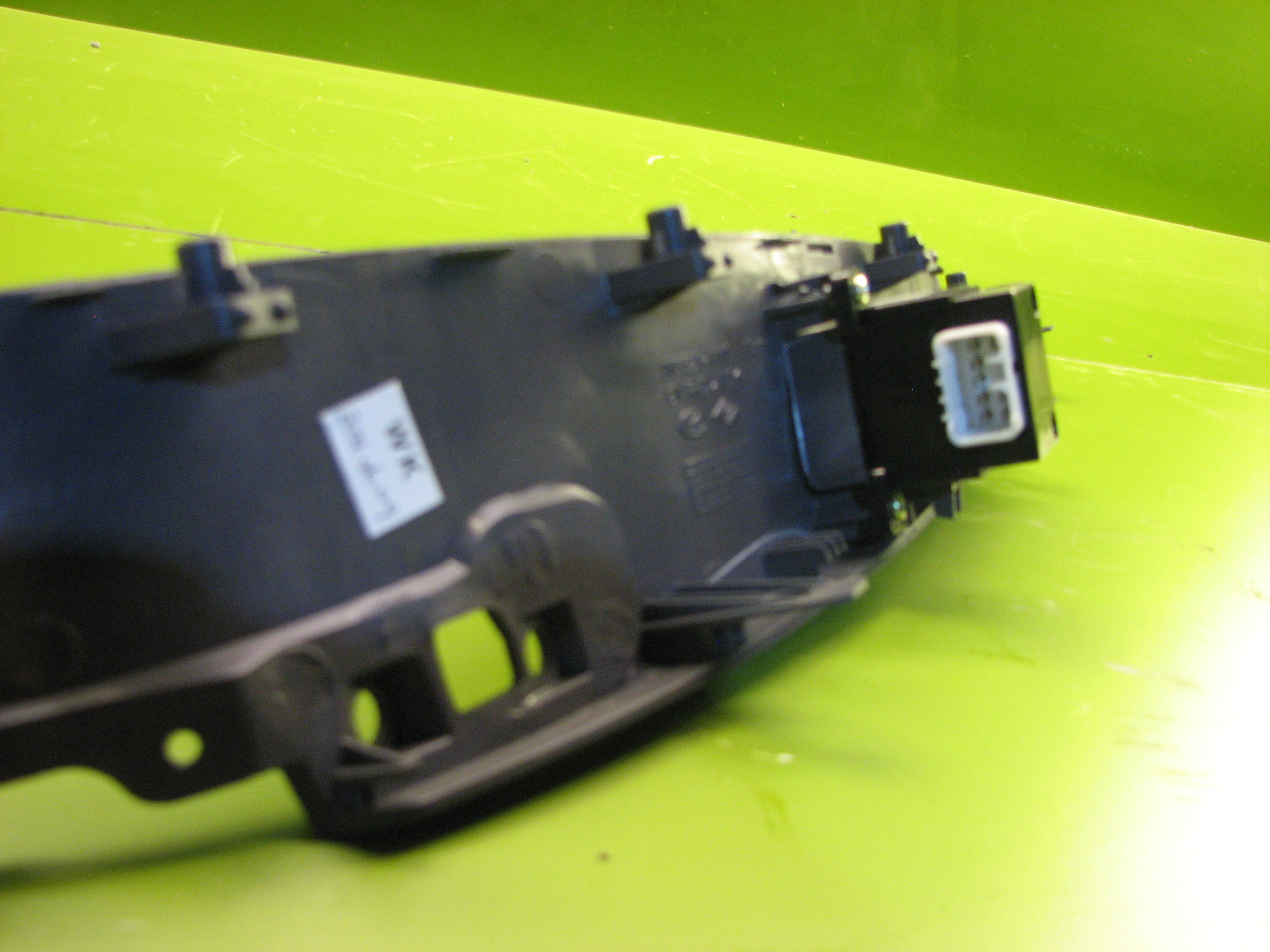 کلید شیشه برقی سانتافه با قاب