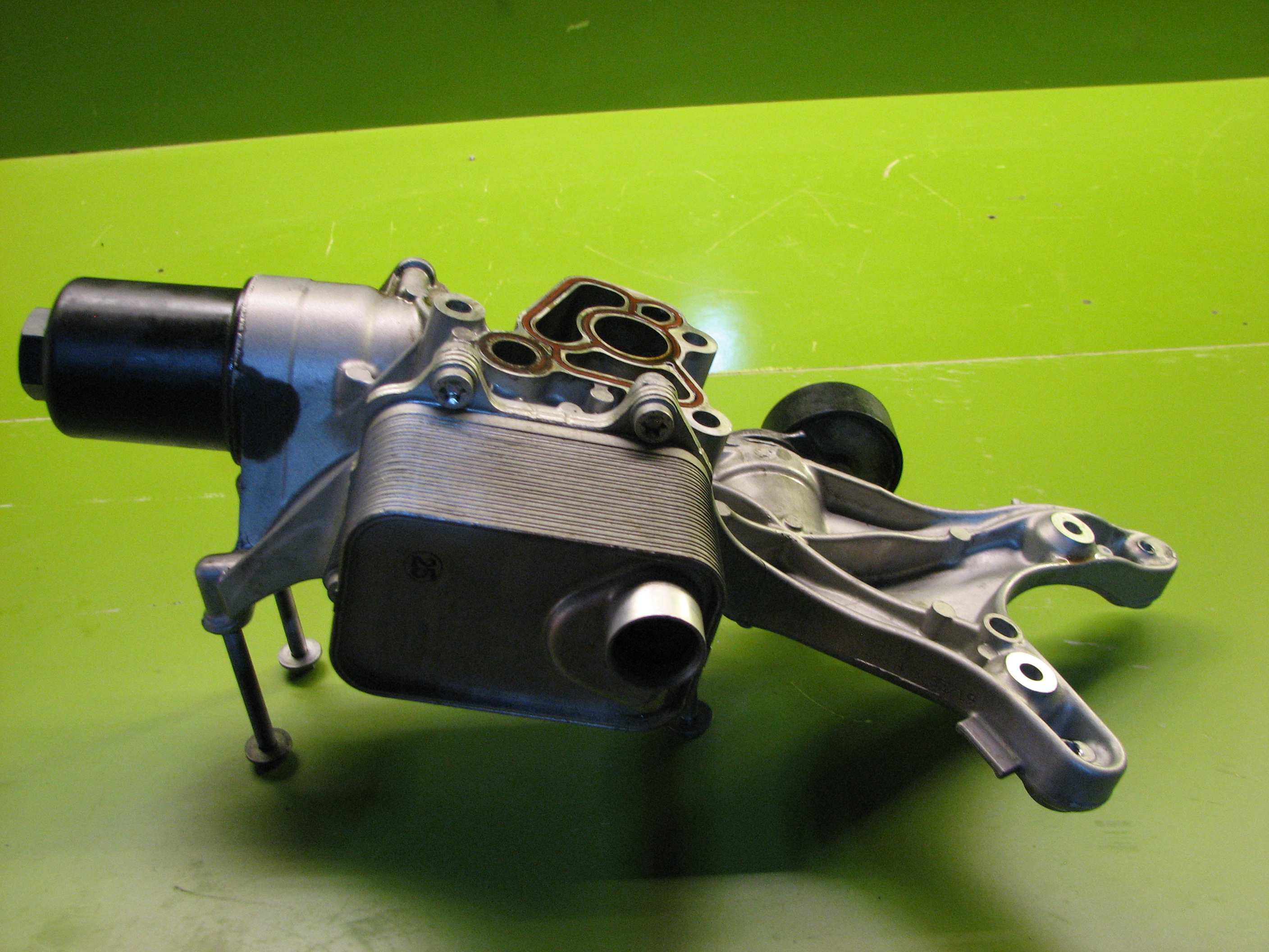 پایه فیلتر روغن فولکس واگن (آِئودی)