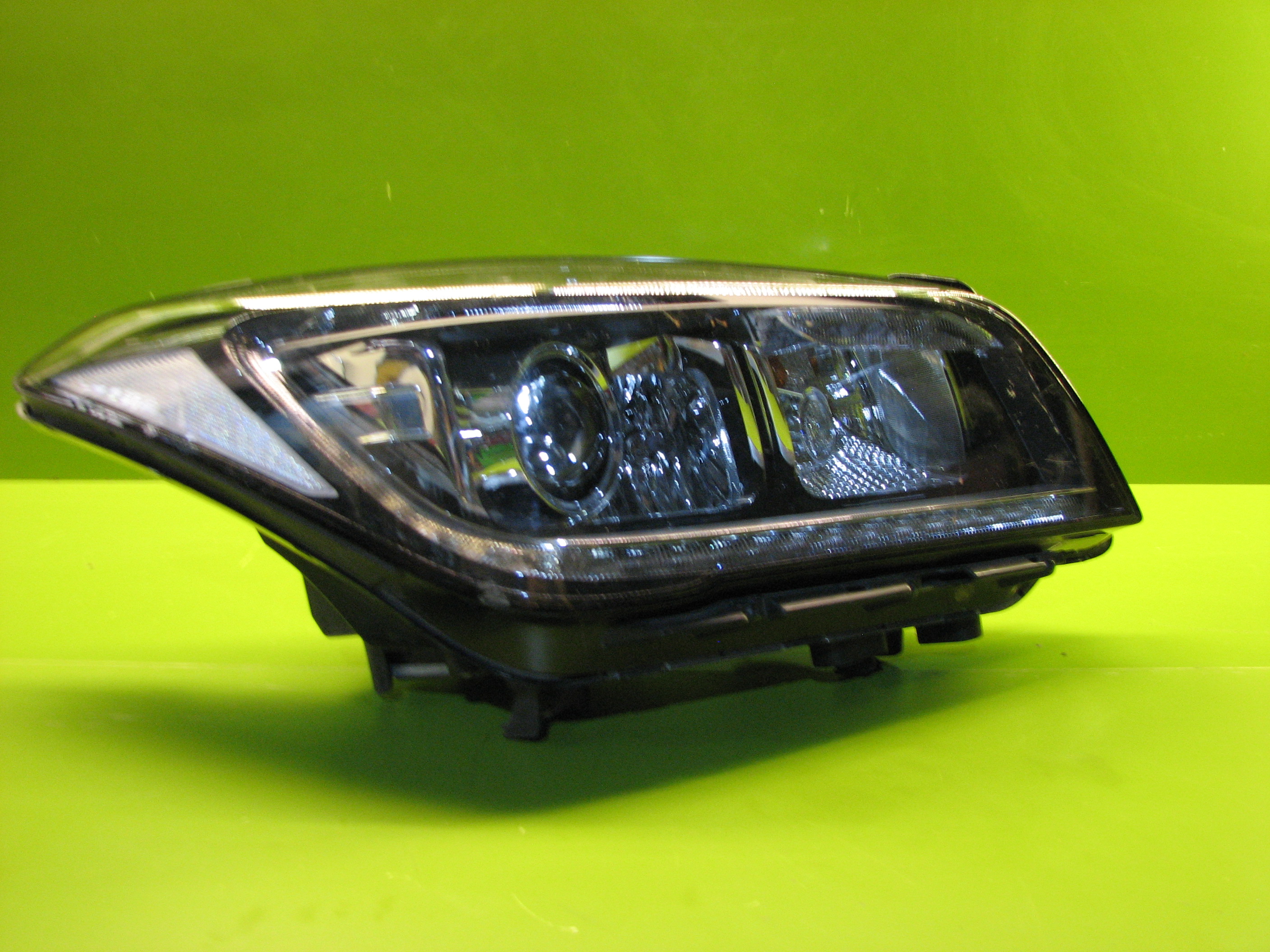 چراغ جلوی جنسیس 