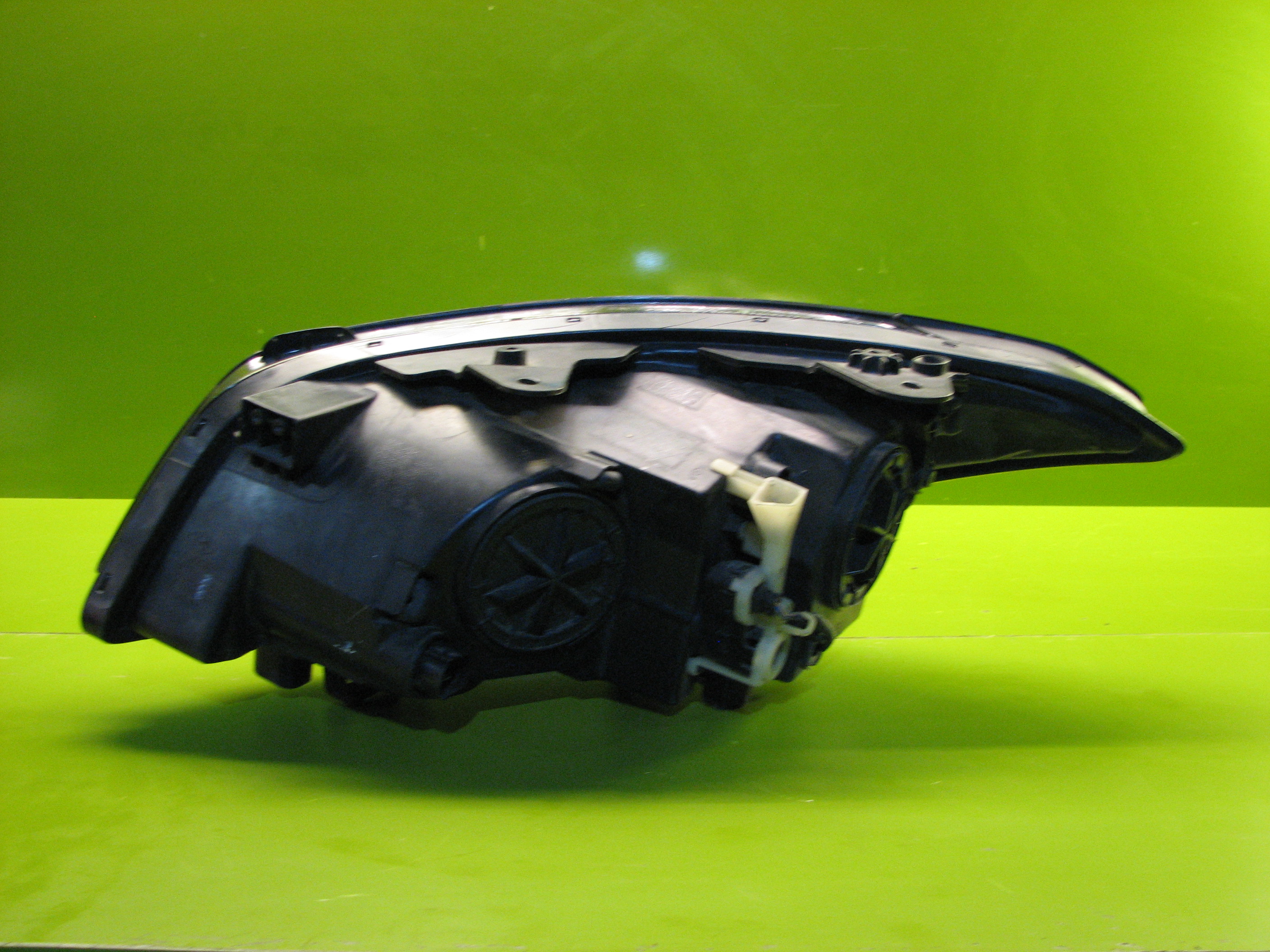 چراغ جلوی جنسیس 