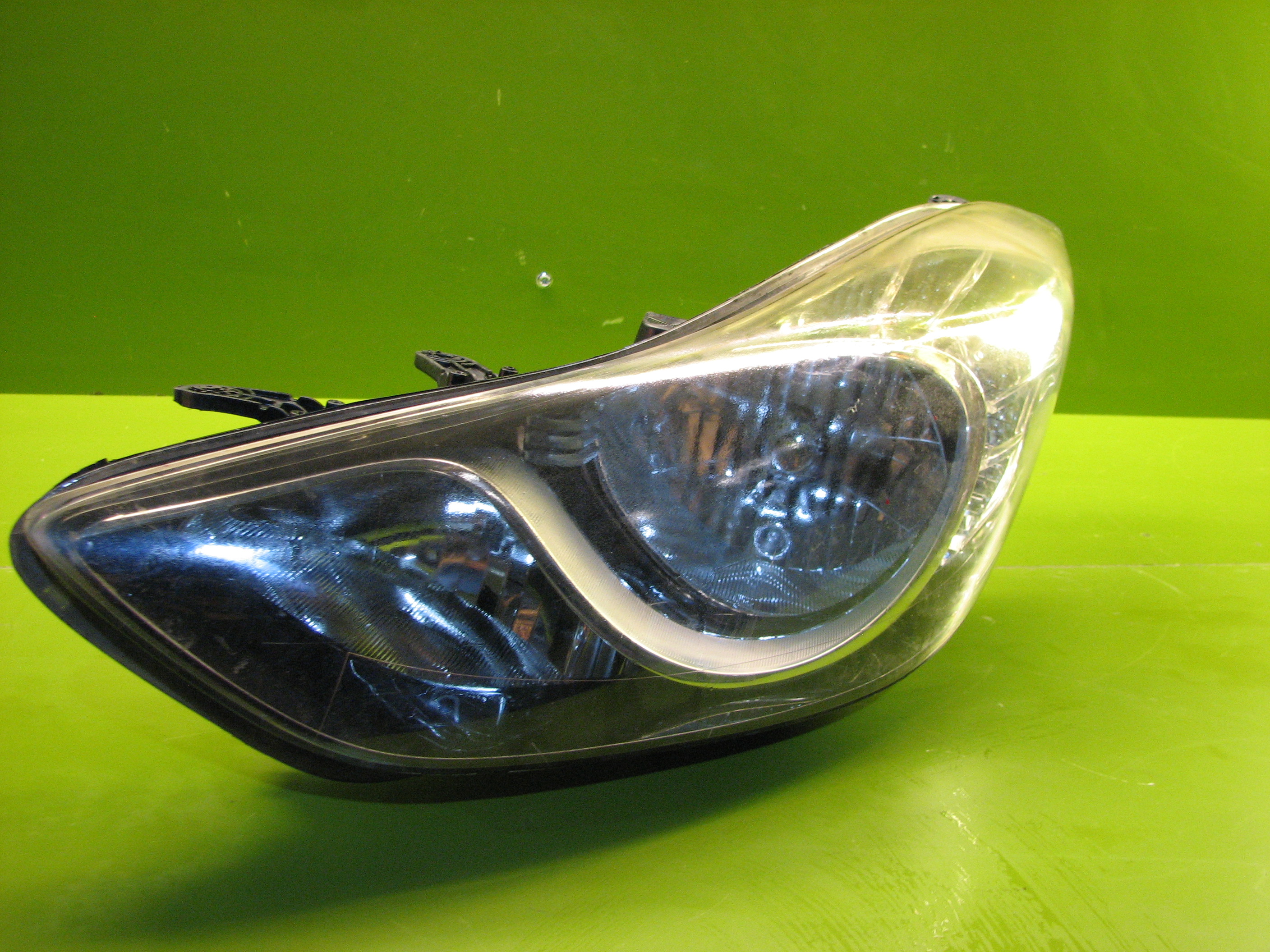 چراغ جلوی النترا (سمت چپ)