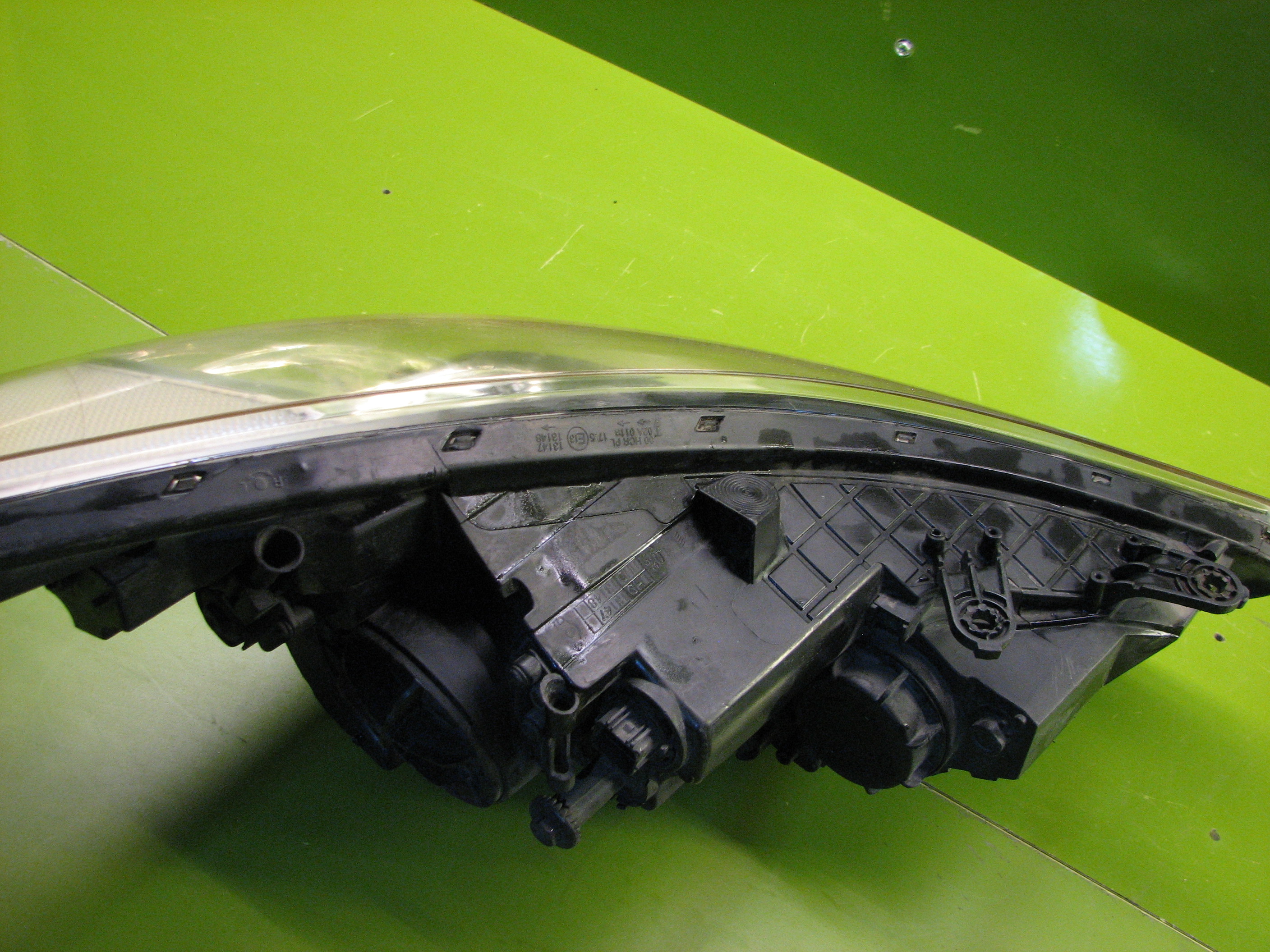 چراغ جلوی النترا (سمت چپ)