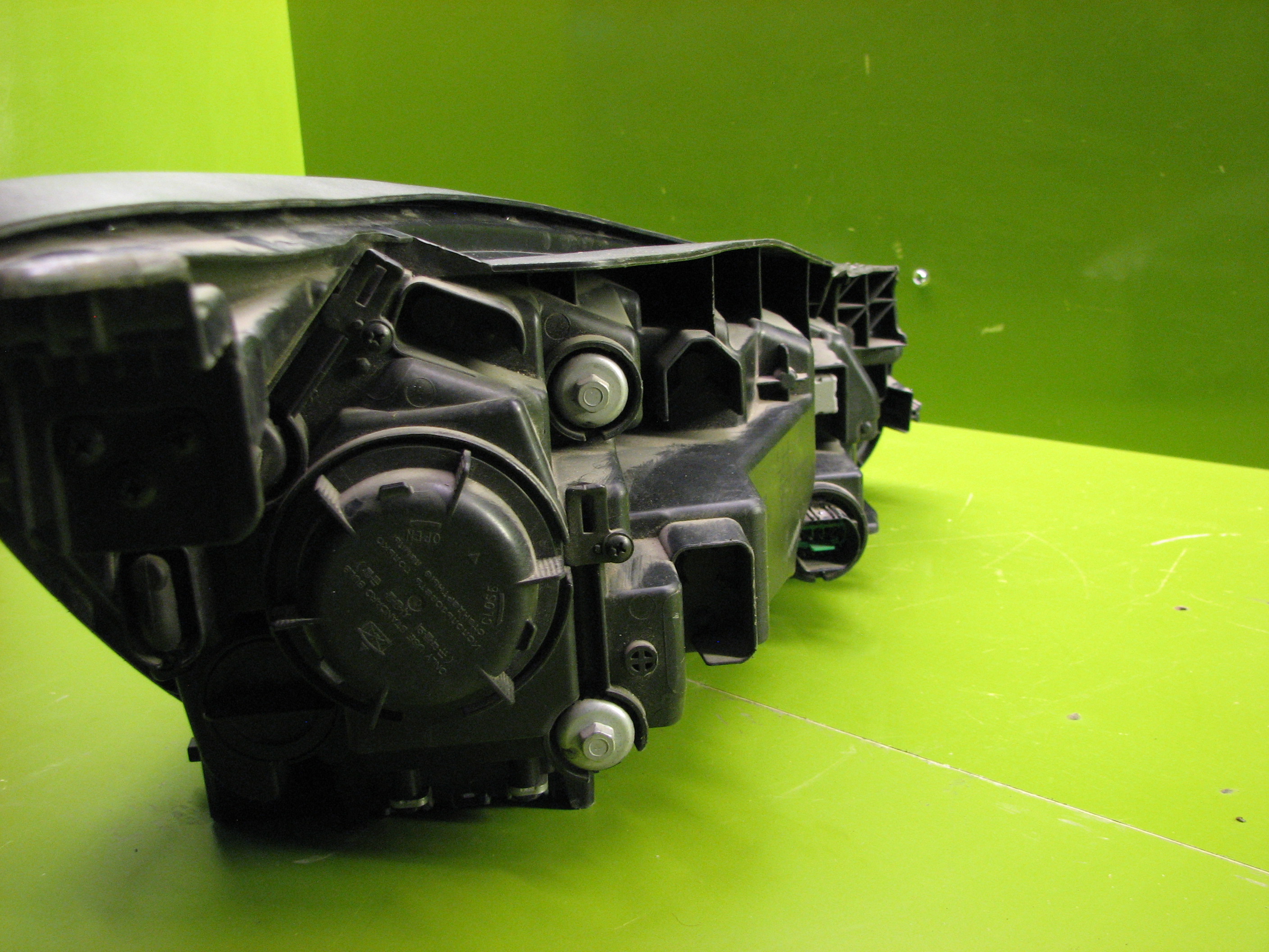 چراغ جلوی کادنزا