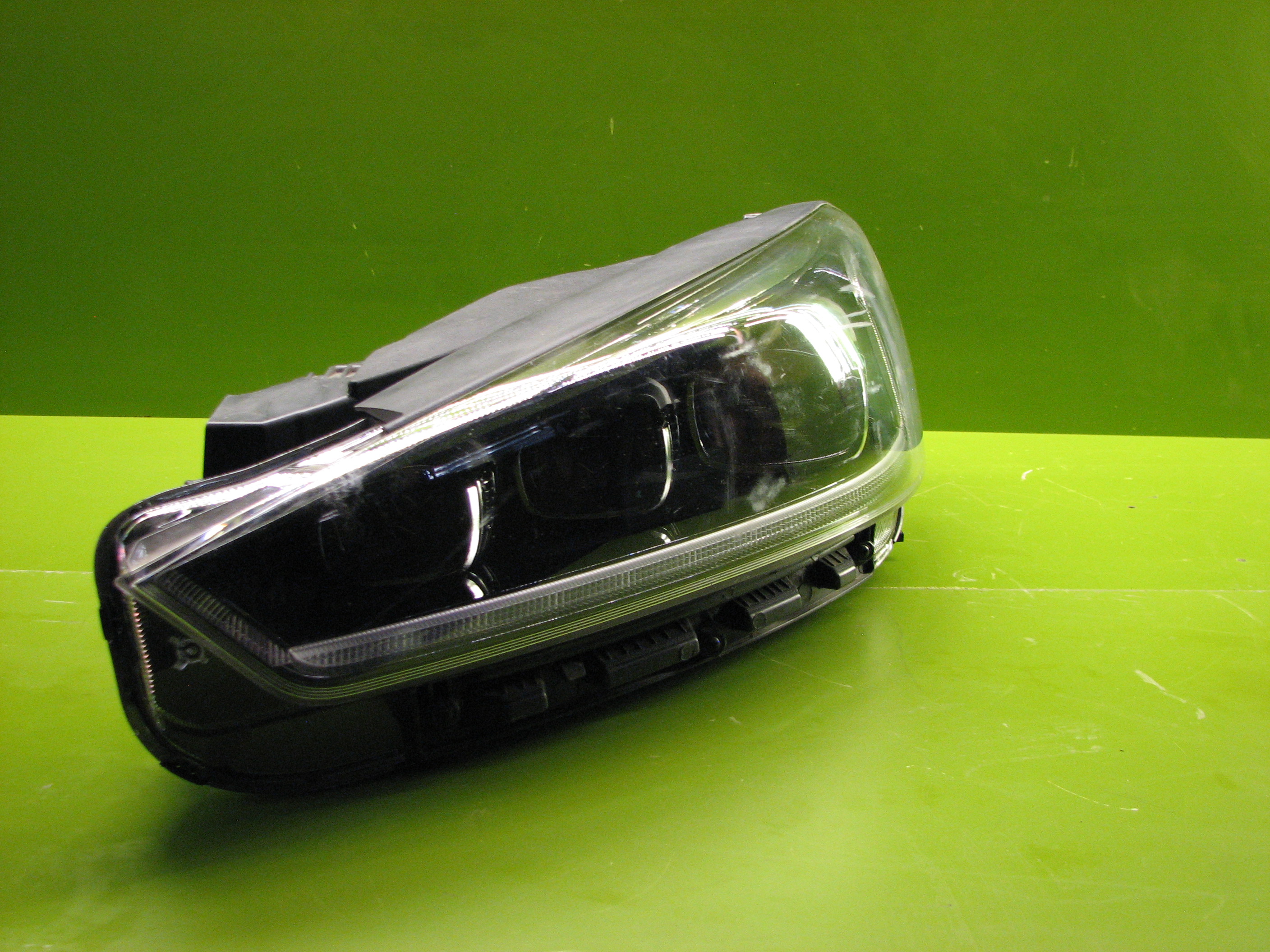 چراغ جلوی کادنزا