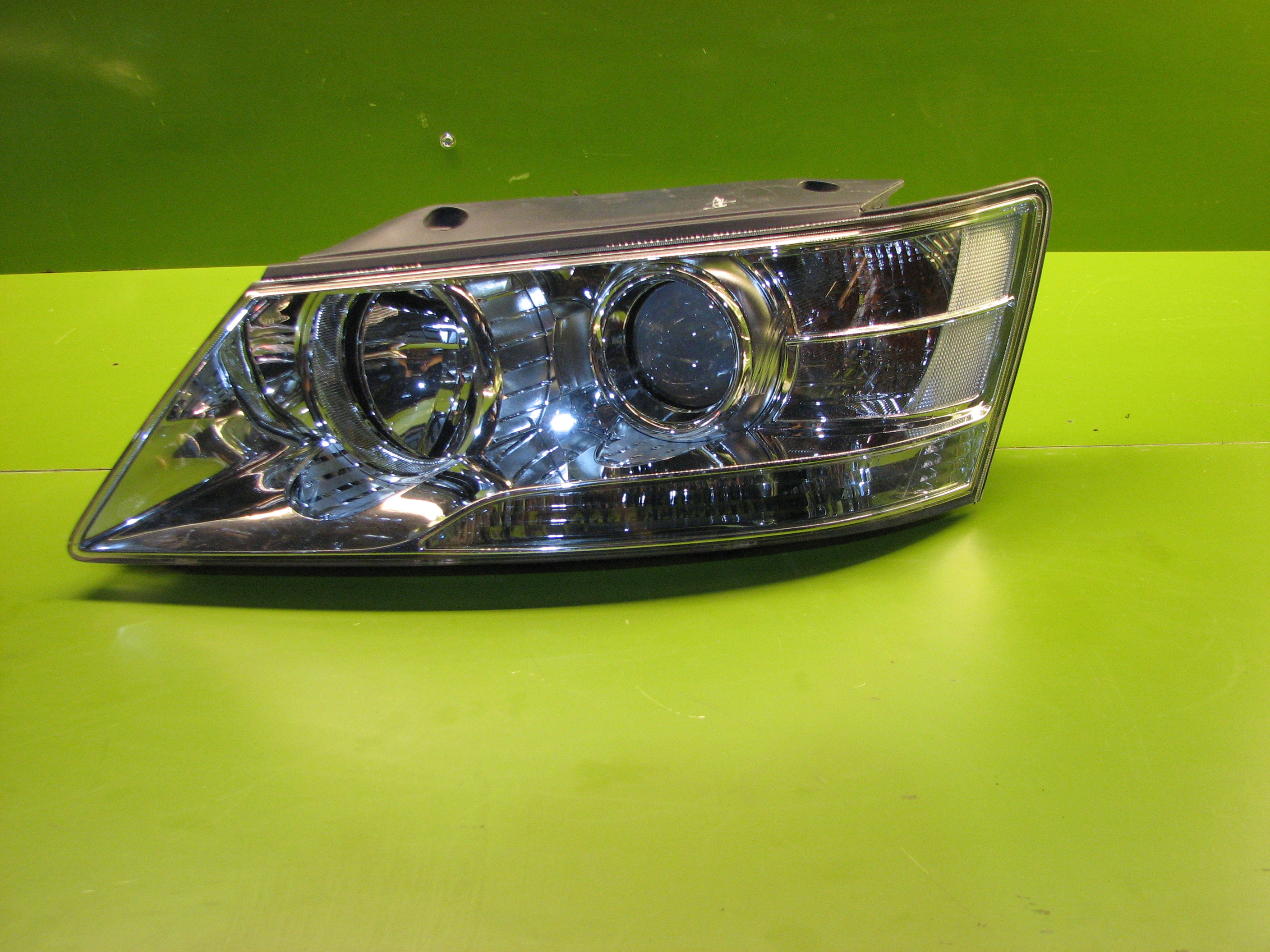 چراغ جلوی چپ سوناتا