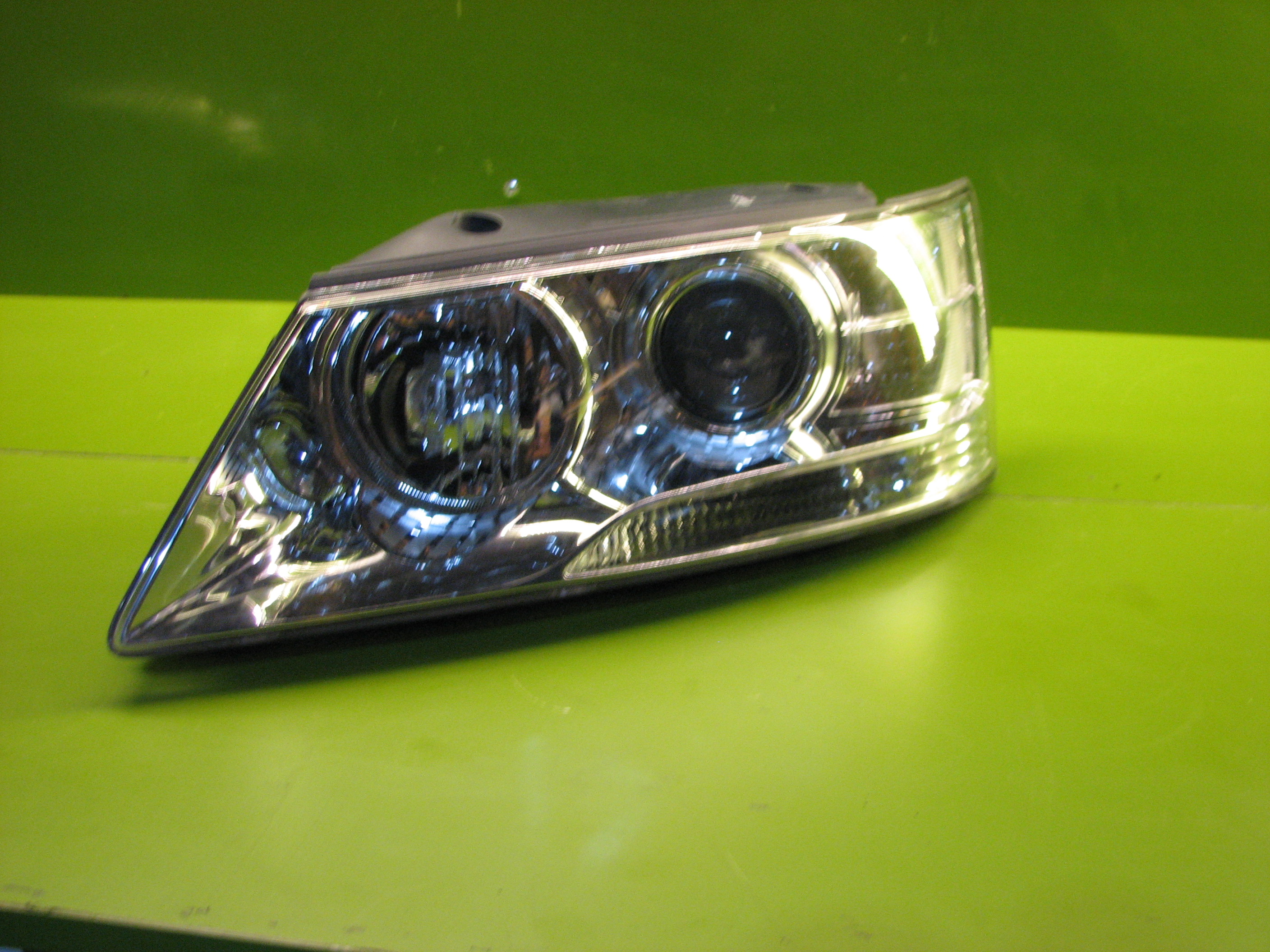 چراغ جلوی چپ سوناتا