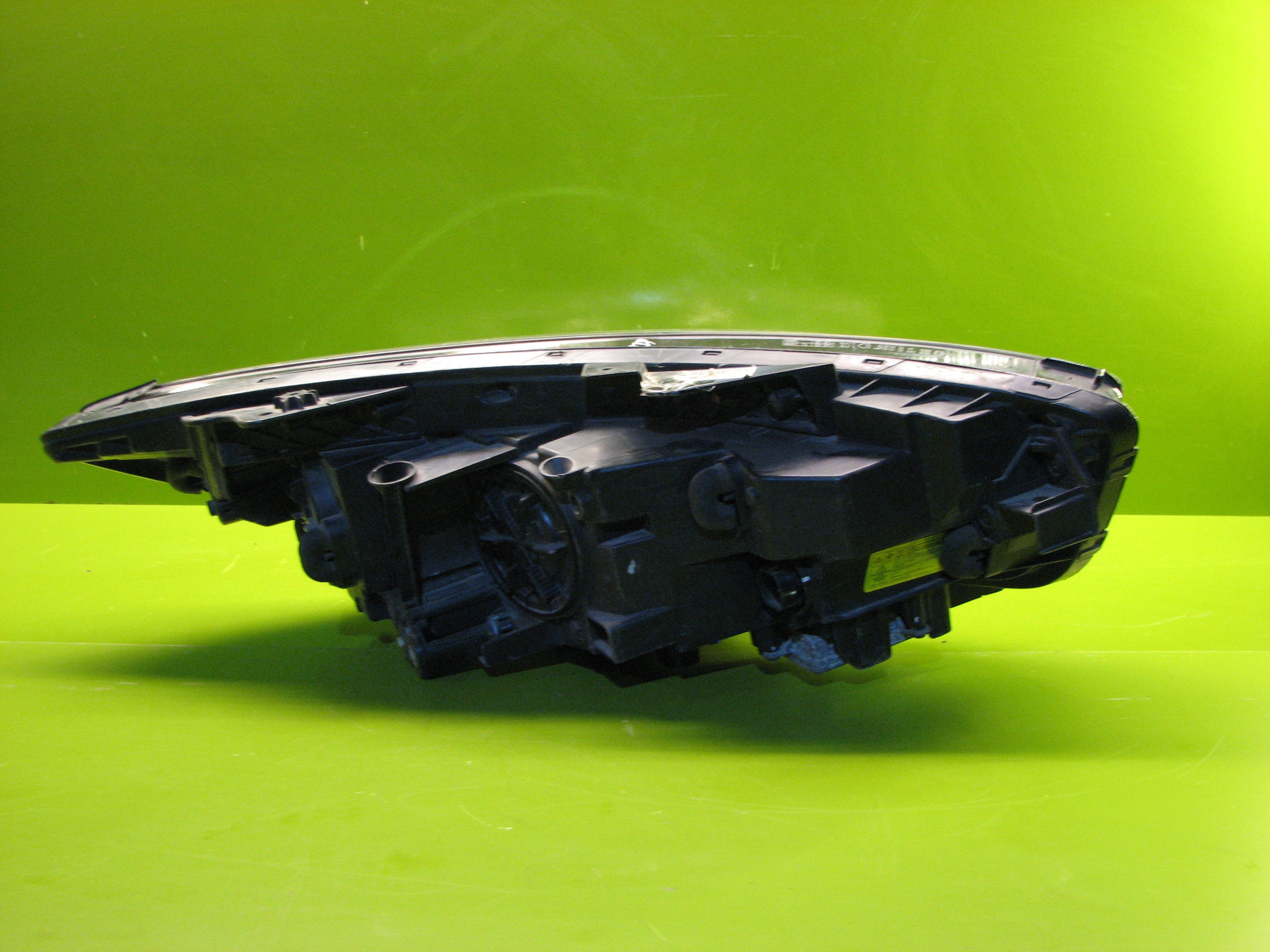 چراغ جلوی کیا K900