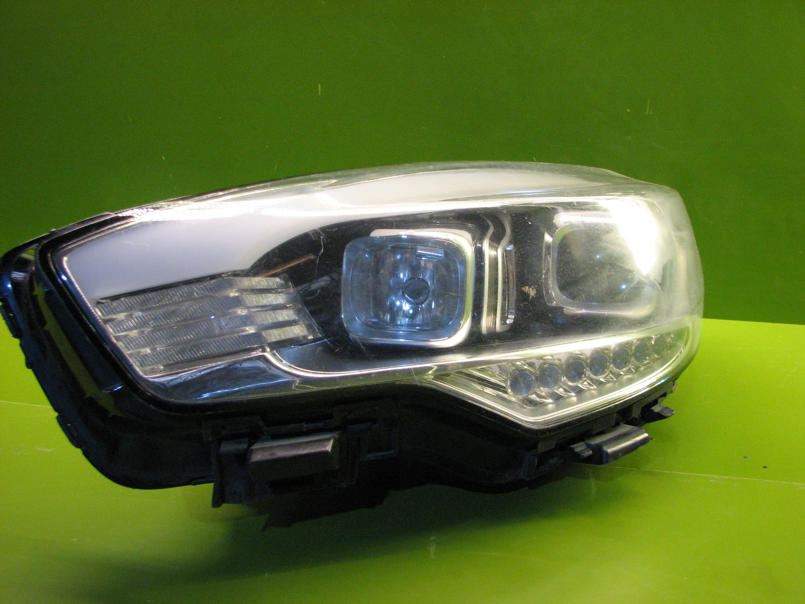 چراغ جلوی کیا K900