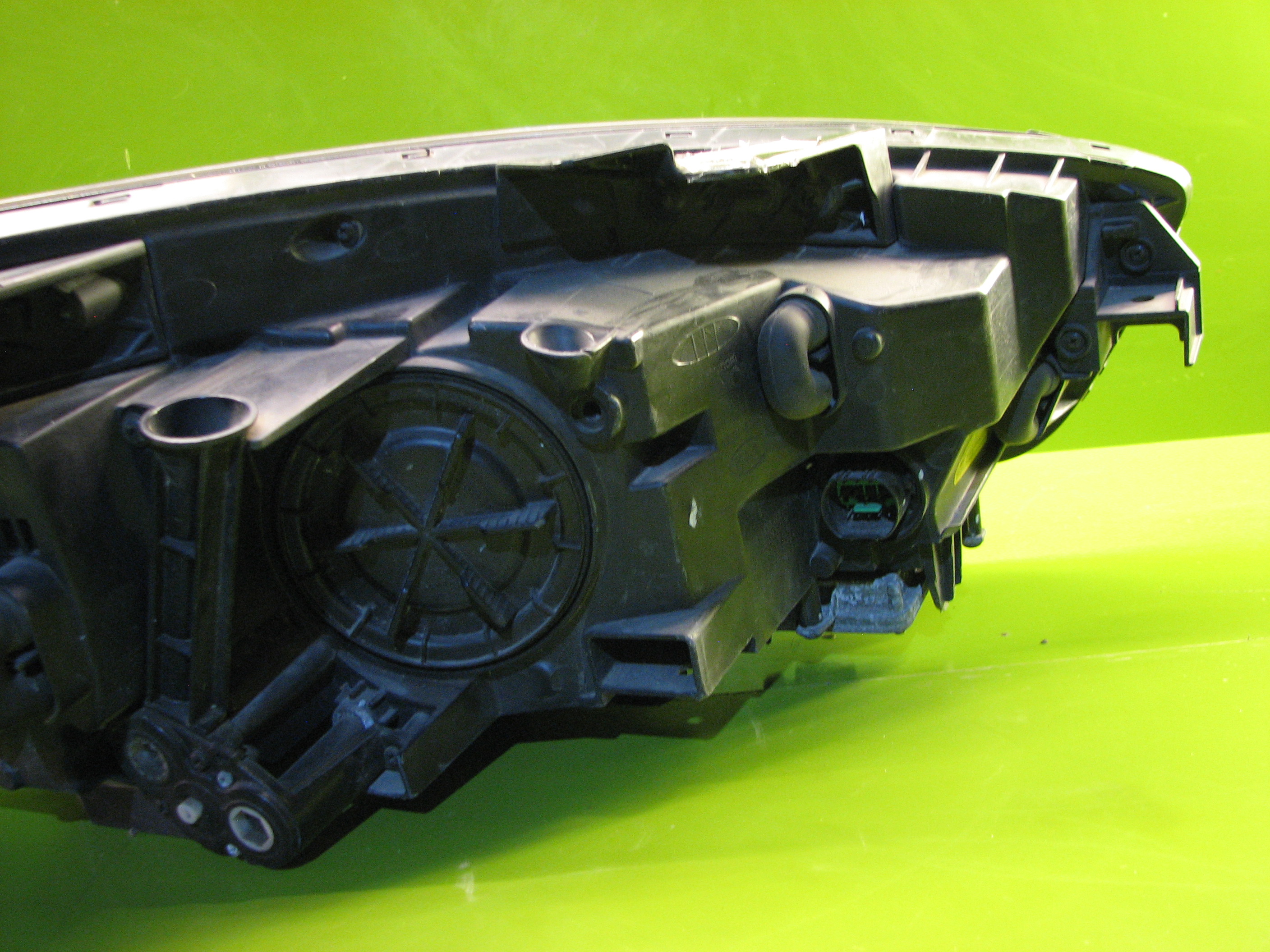 چراغ جلوی کیا K900