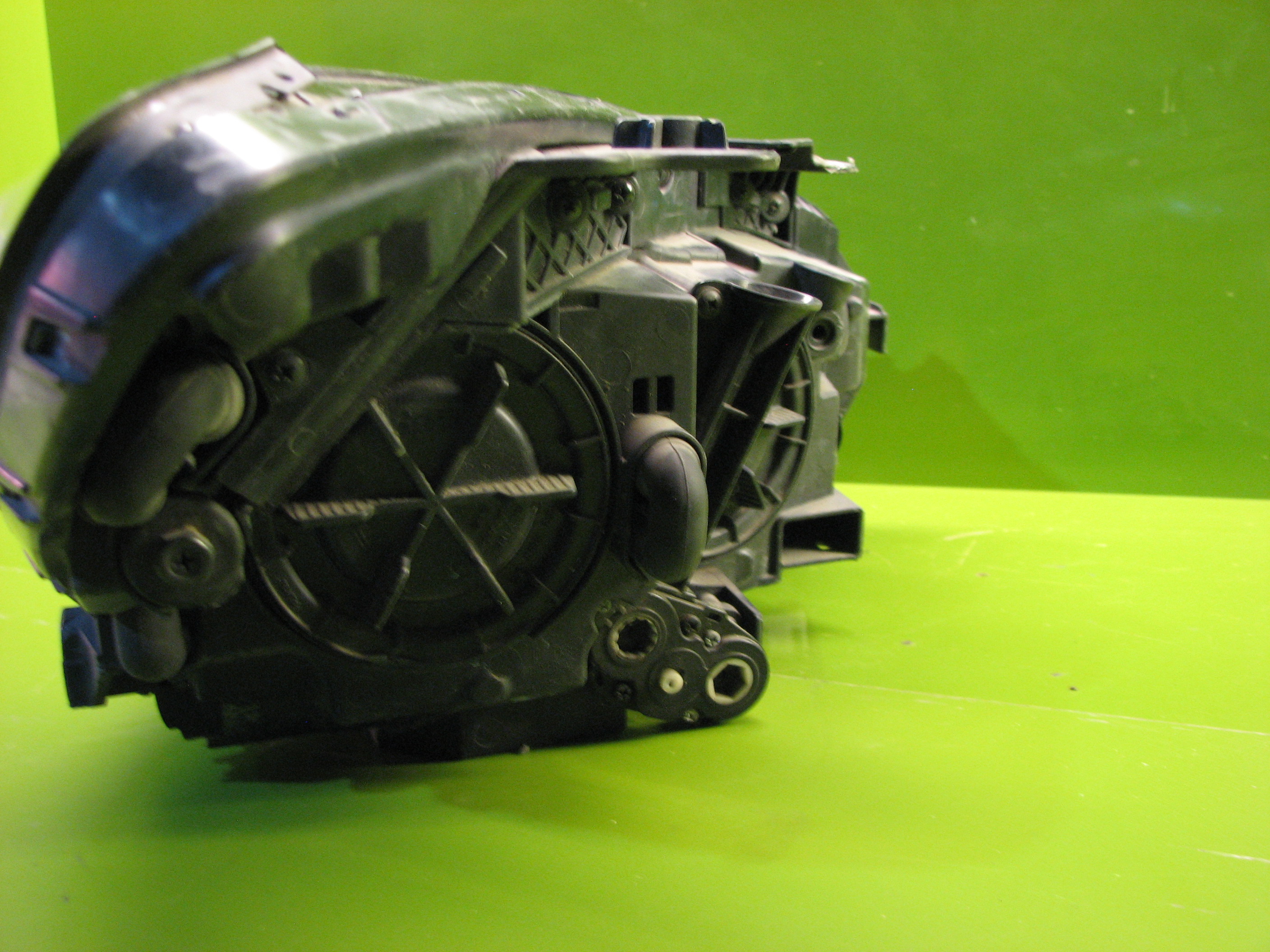 چراغ جلوی کیا K900