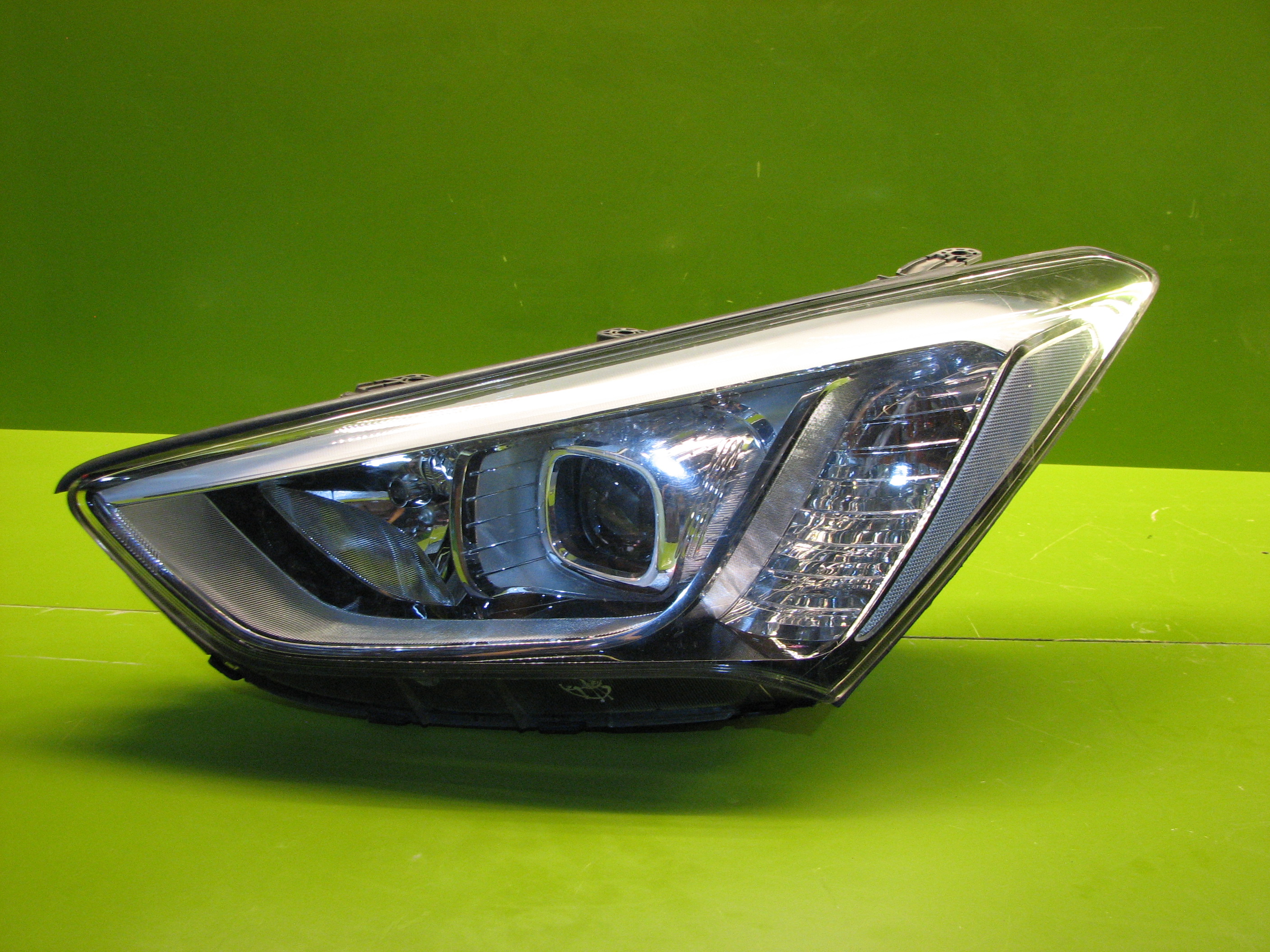 چراغ جلوی  سانتافه (2)