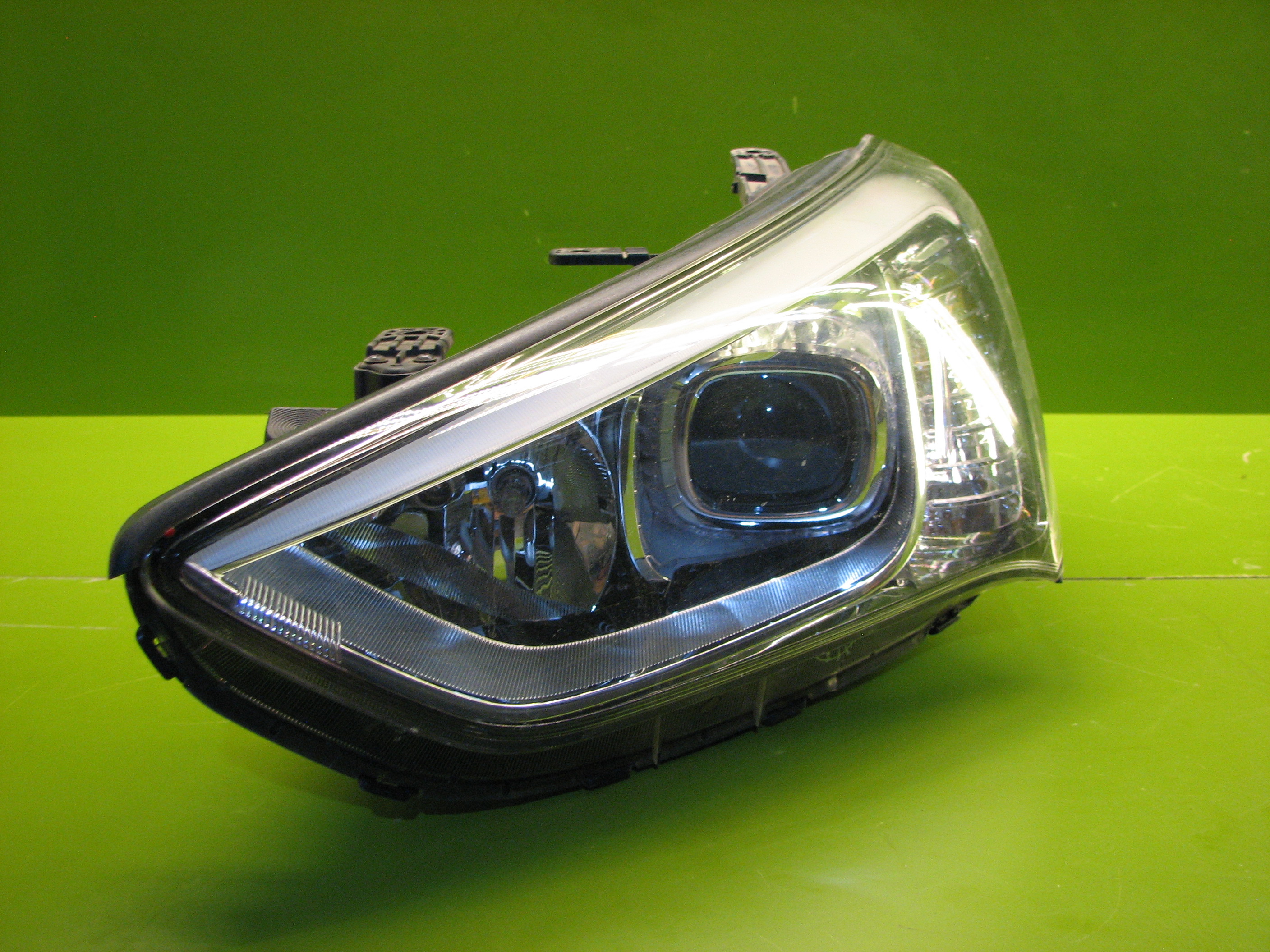 چراغ جلوی  سانتافه (2)