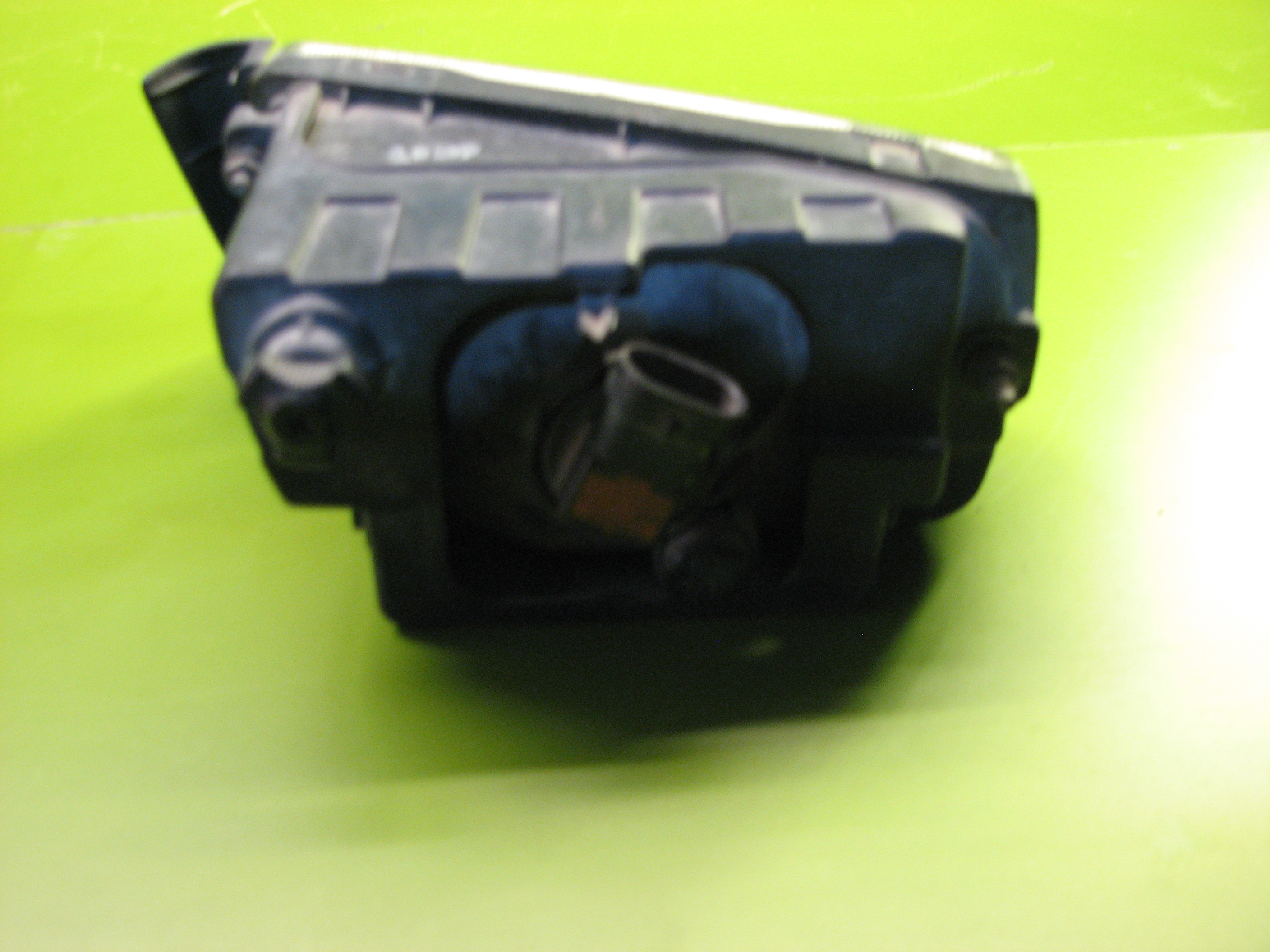 چراغ مه شکن چپ آزرا