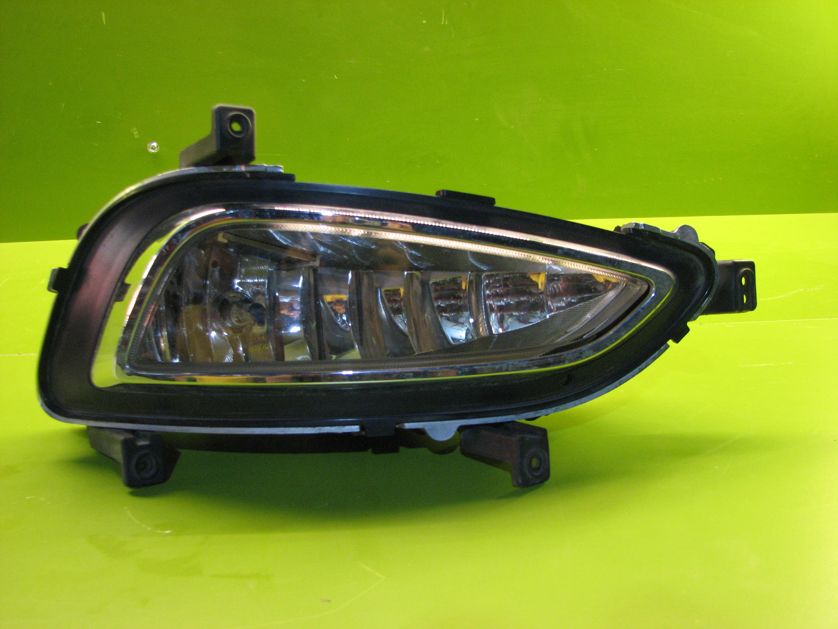 چراغ مه شکن راست آزرا