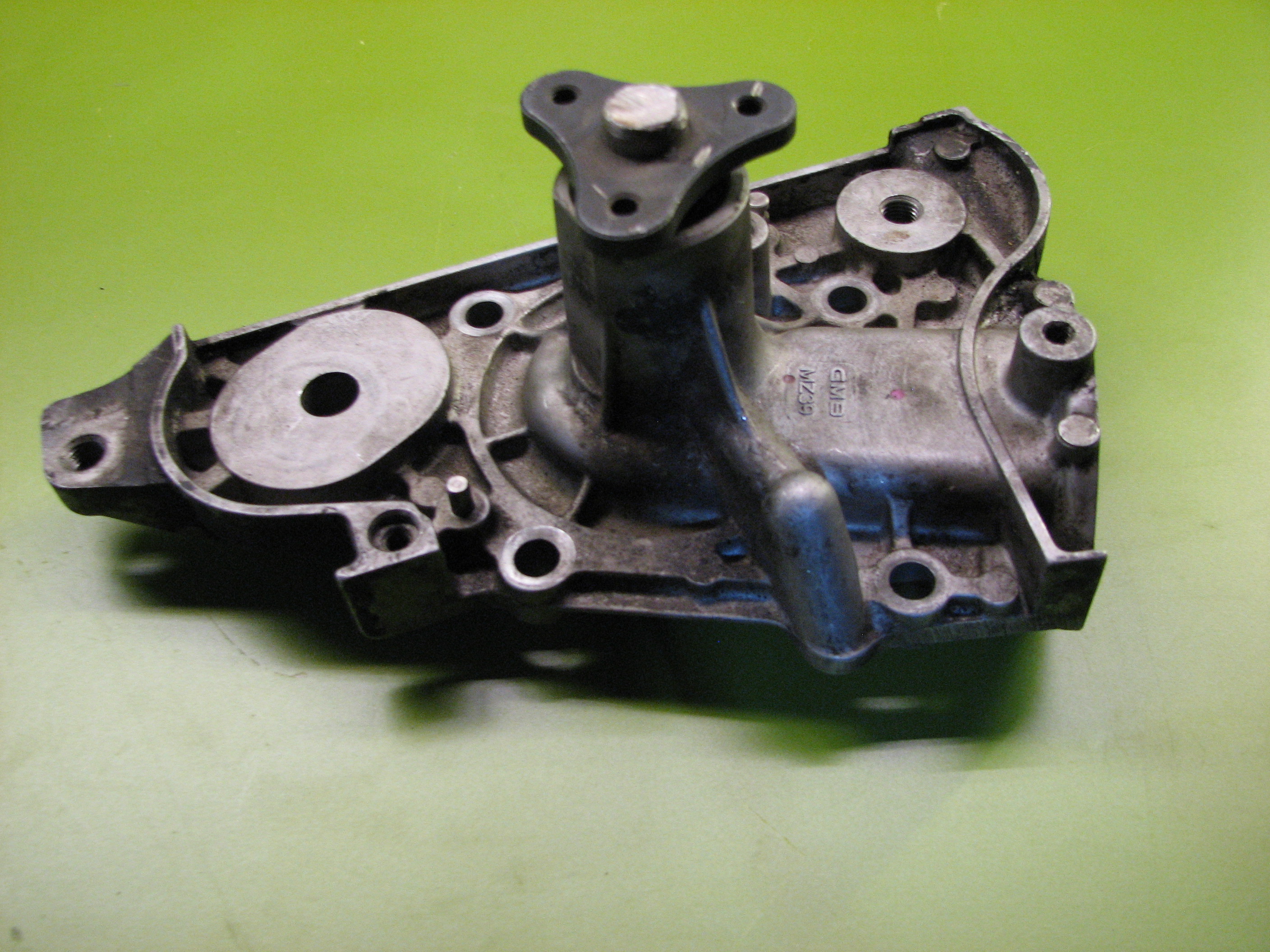 واتر پمپ مزدا 323