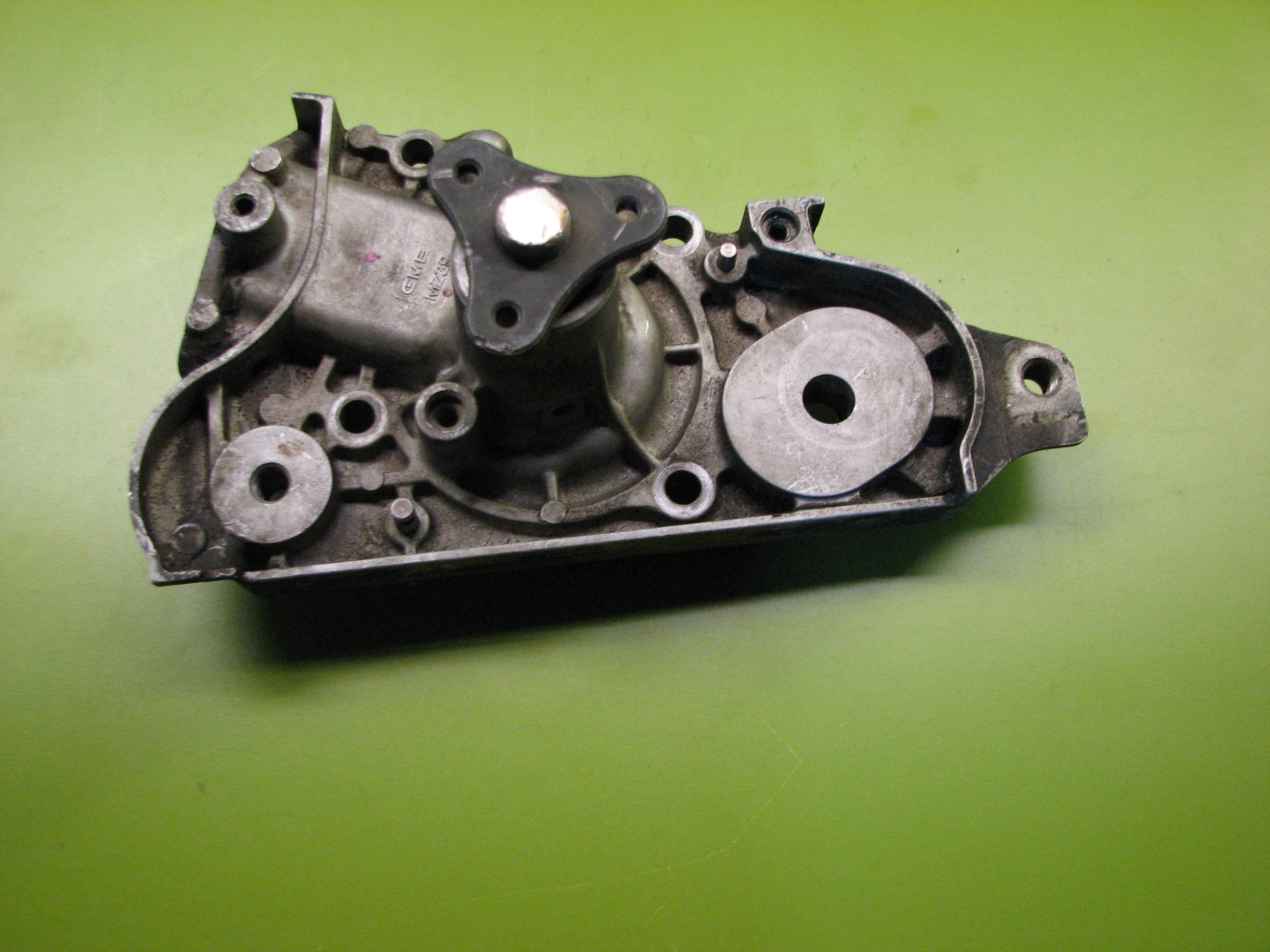 واتر پمپ مزدا 323