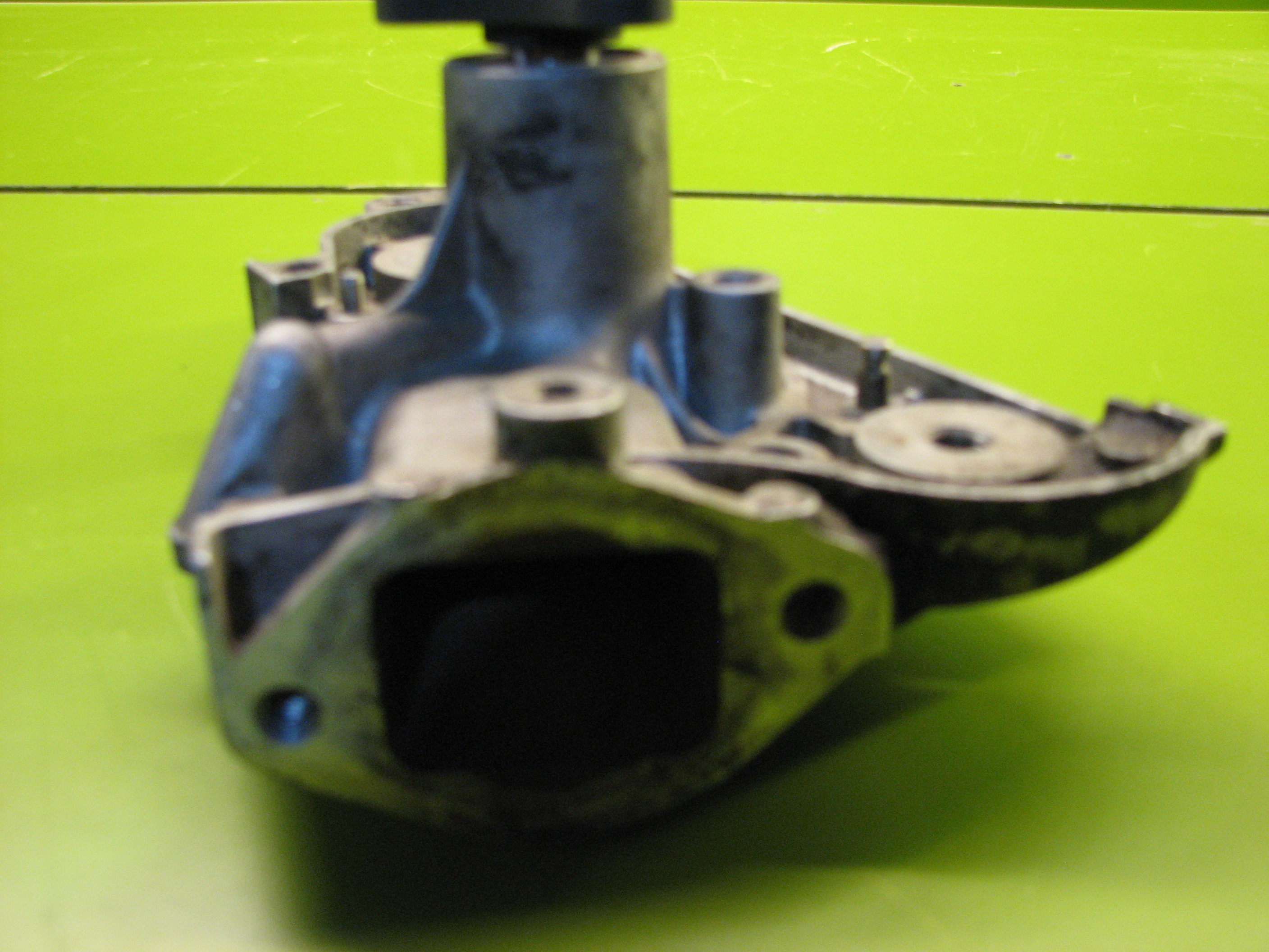 واتر پمپ مزدا 323