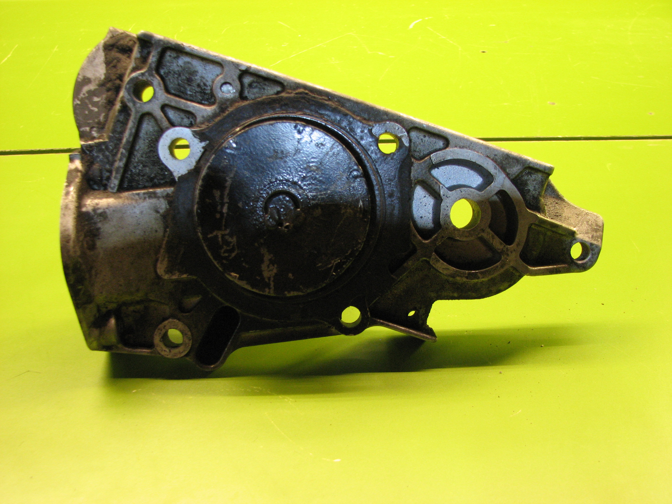 واتر پمپ مزدا 323