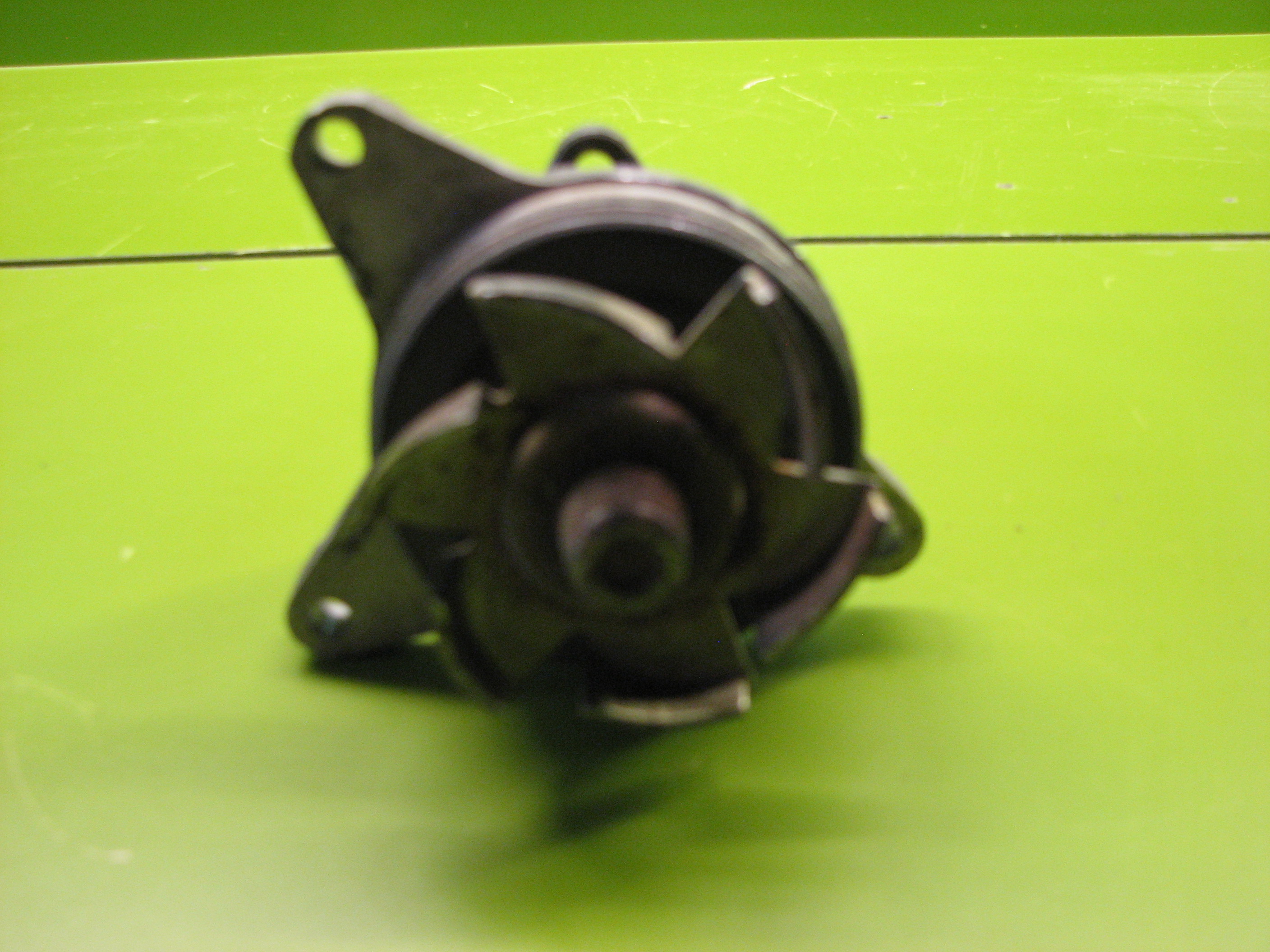 واتر پمپ مزدا 3