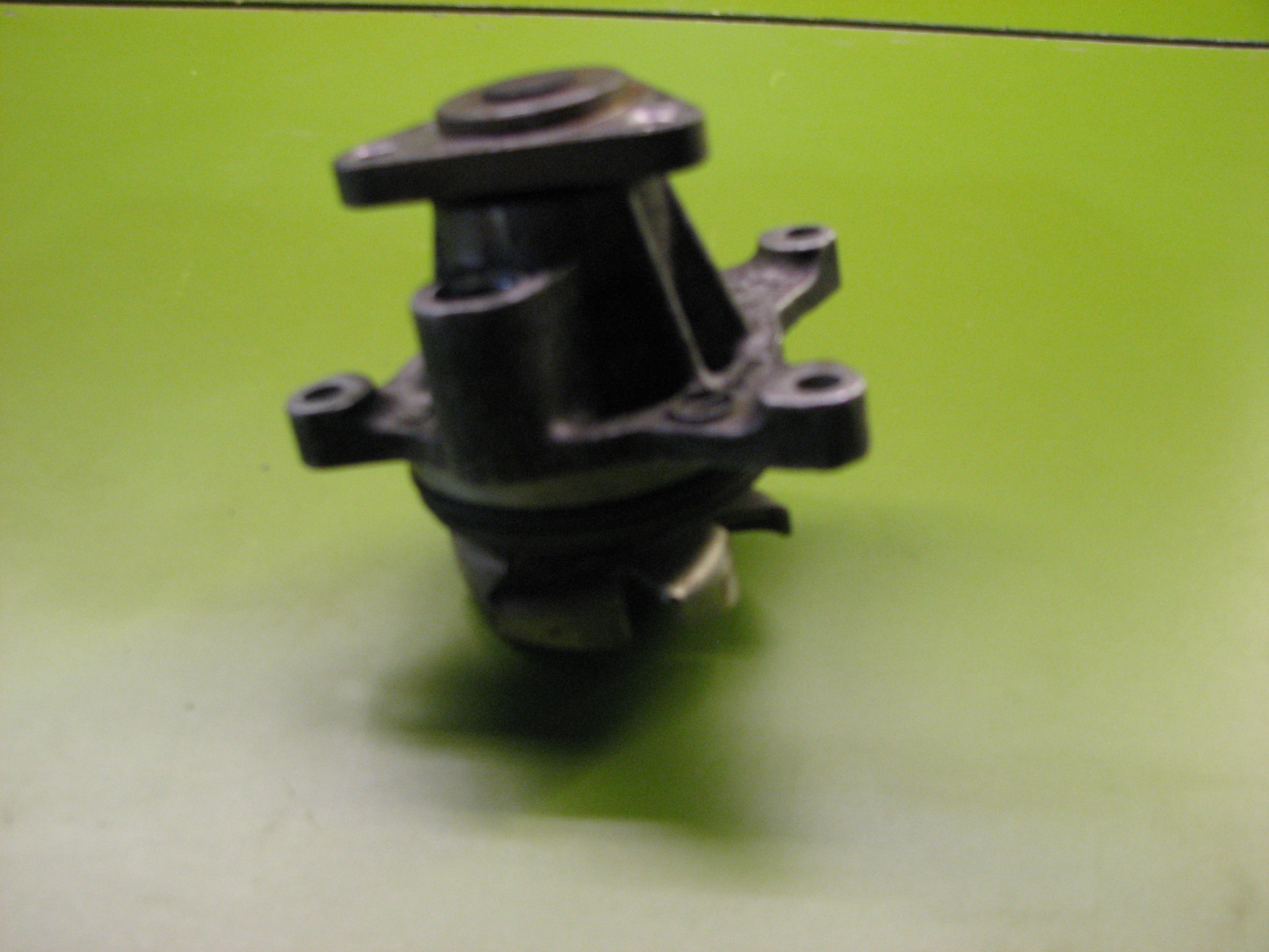 واتر پمپ مزدا 3