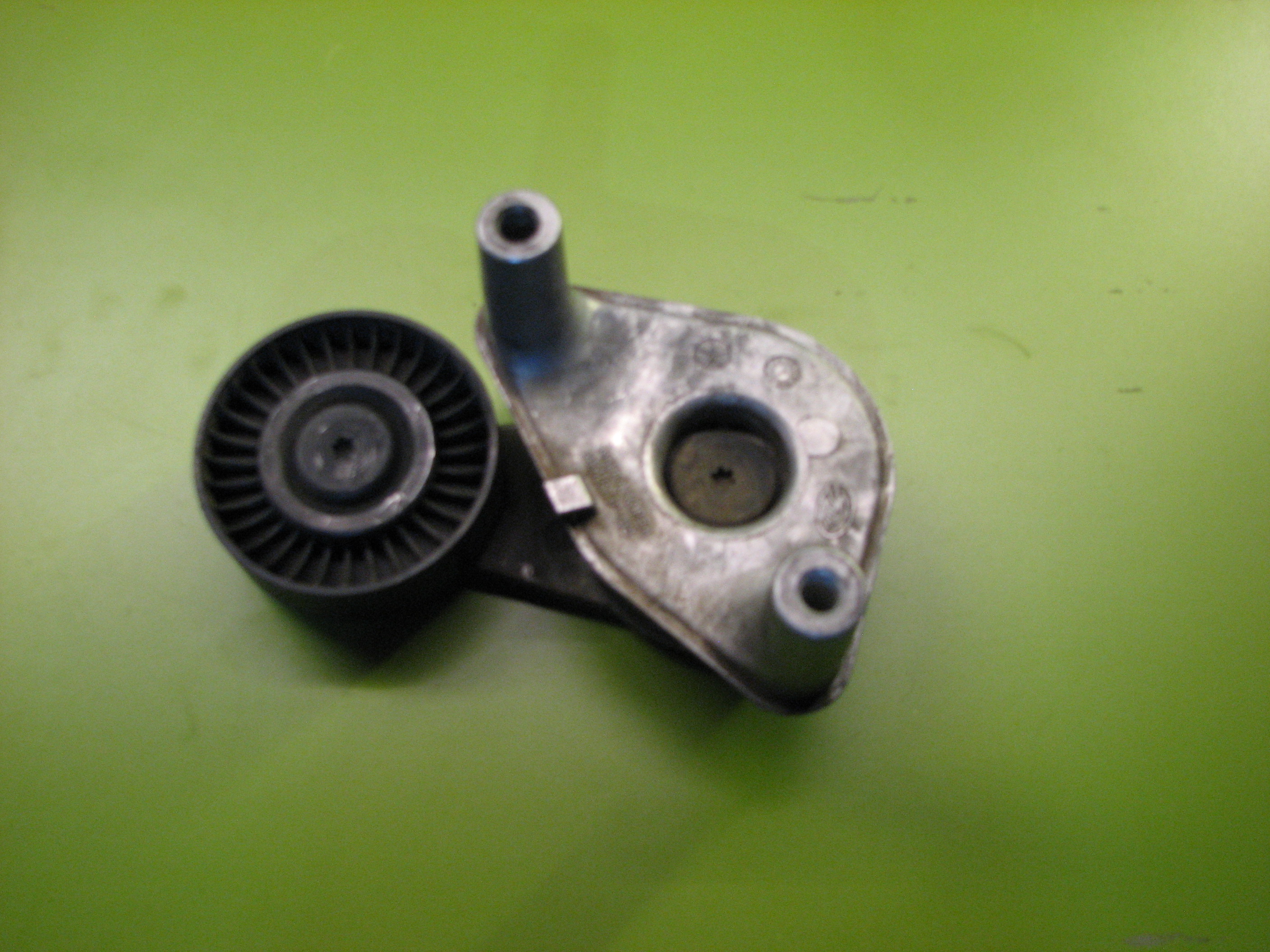 پایه تسمه سفت کن توسان - اسپورتیج 2008