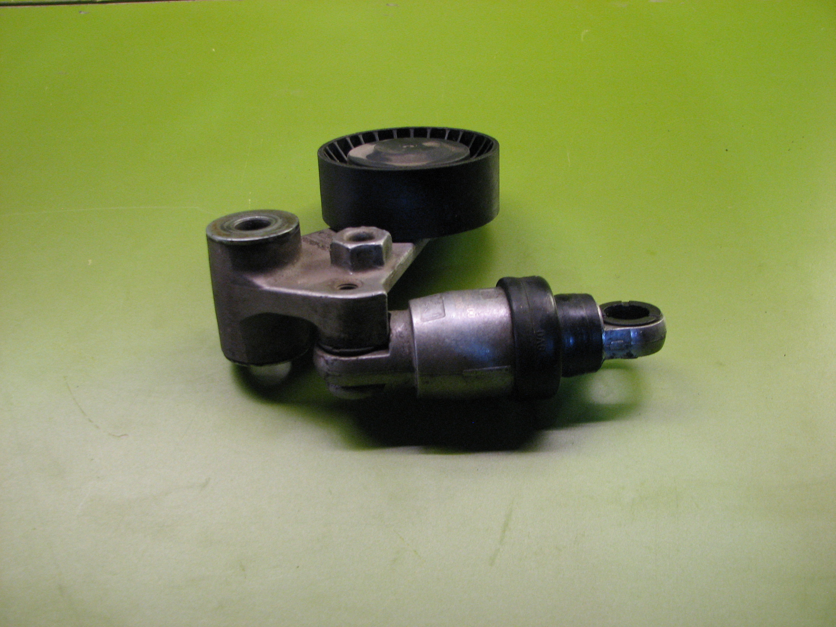 جک تسمه سفت کن با پایه دینام 