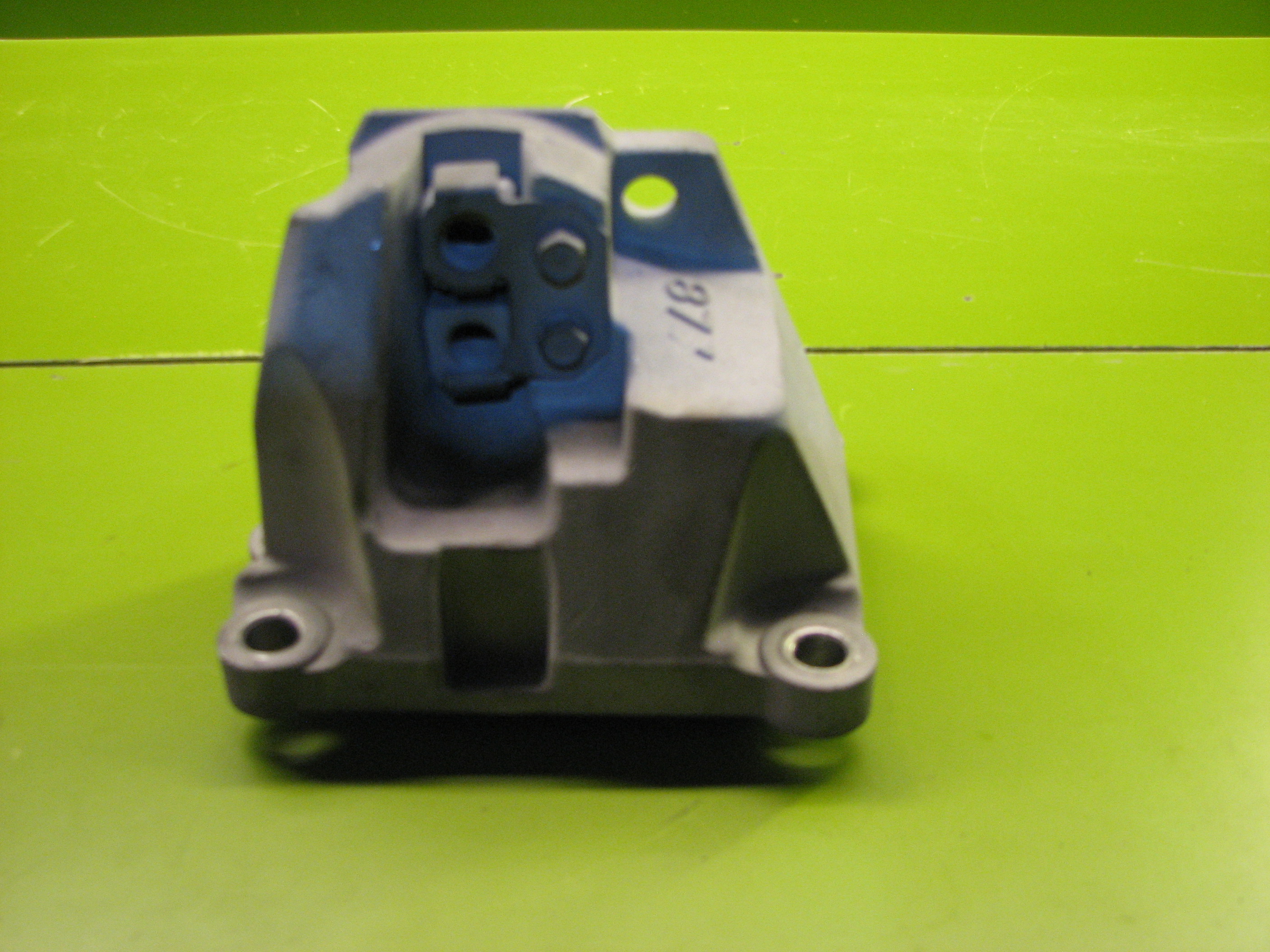 پایه رابط دسته گیربکس آزرا گرنجور