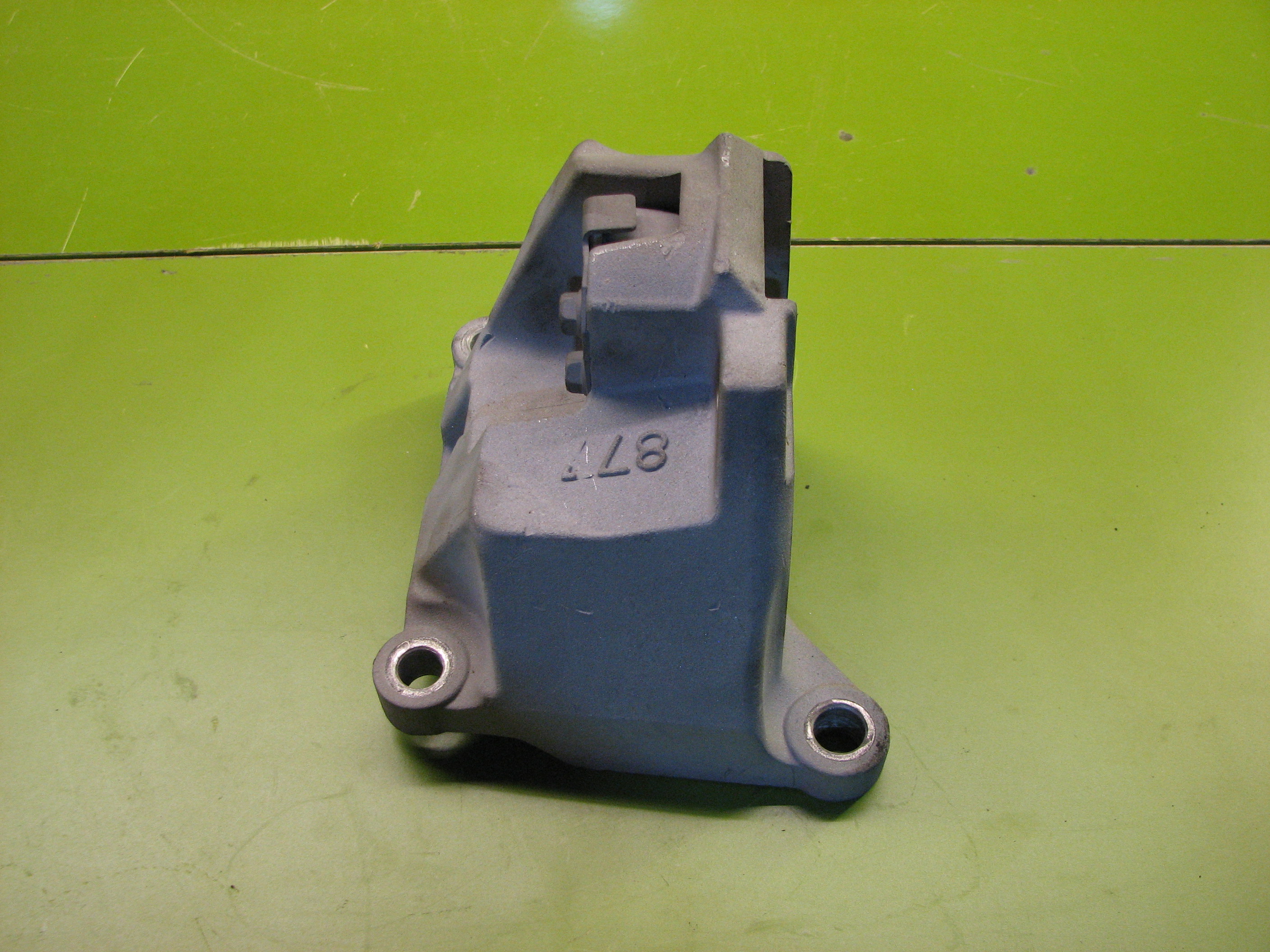 پایه رابط دسته گیربکس آزرا گرنجور