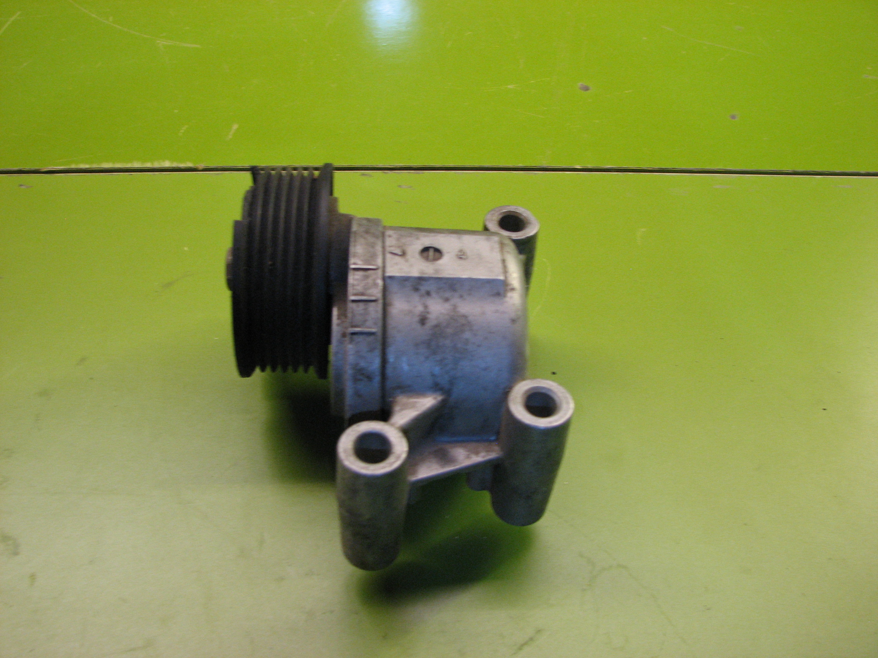 پایه تسمه کش مزدا 3